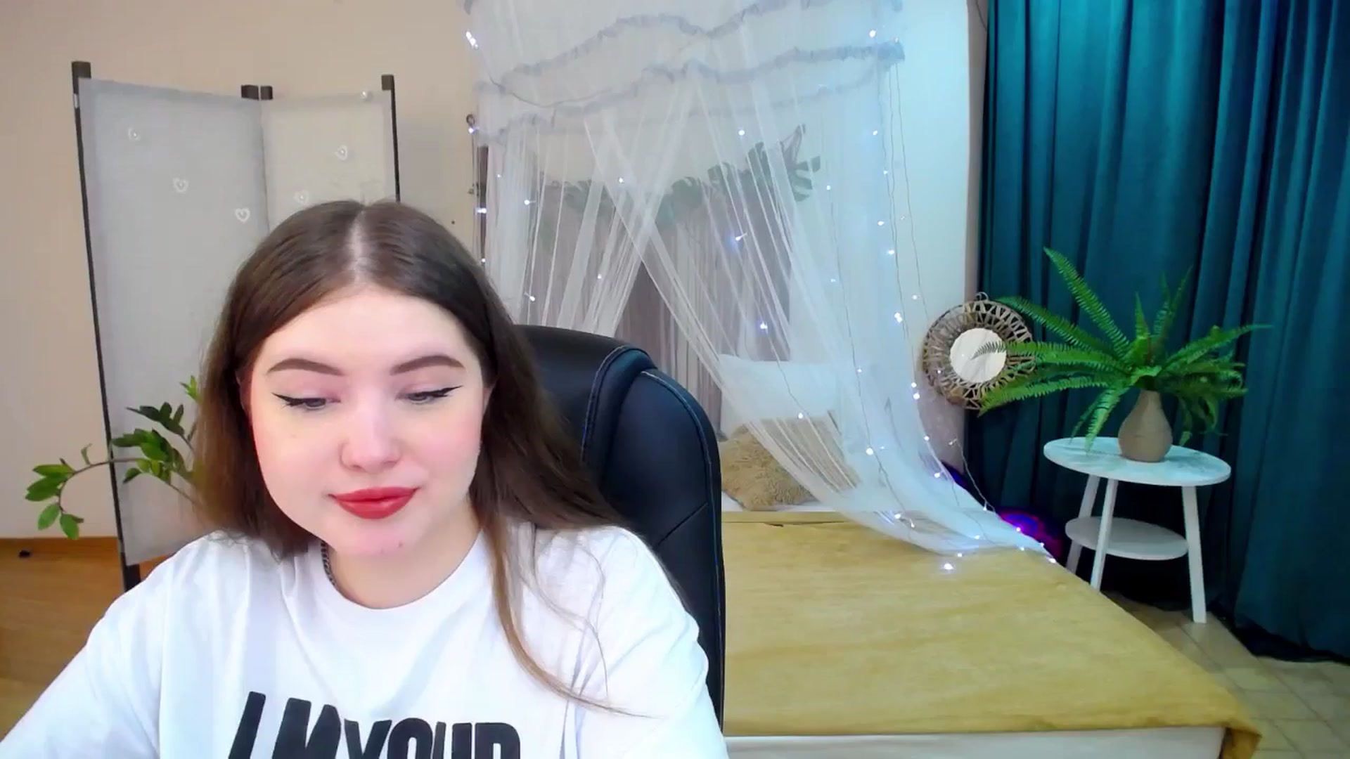 Gallery image thumbnail from AdmireMyEyes's myfreecams stream on, 03/09/2025, 19:00 image 6 of 20