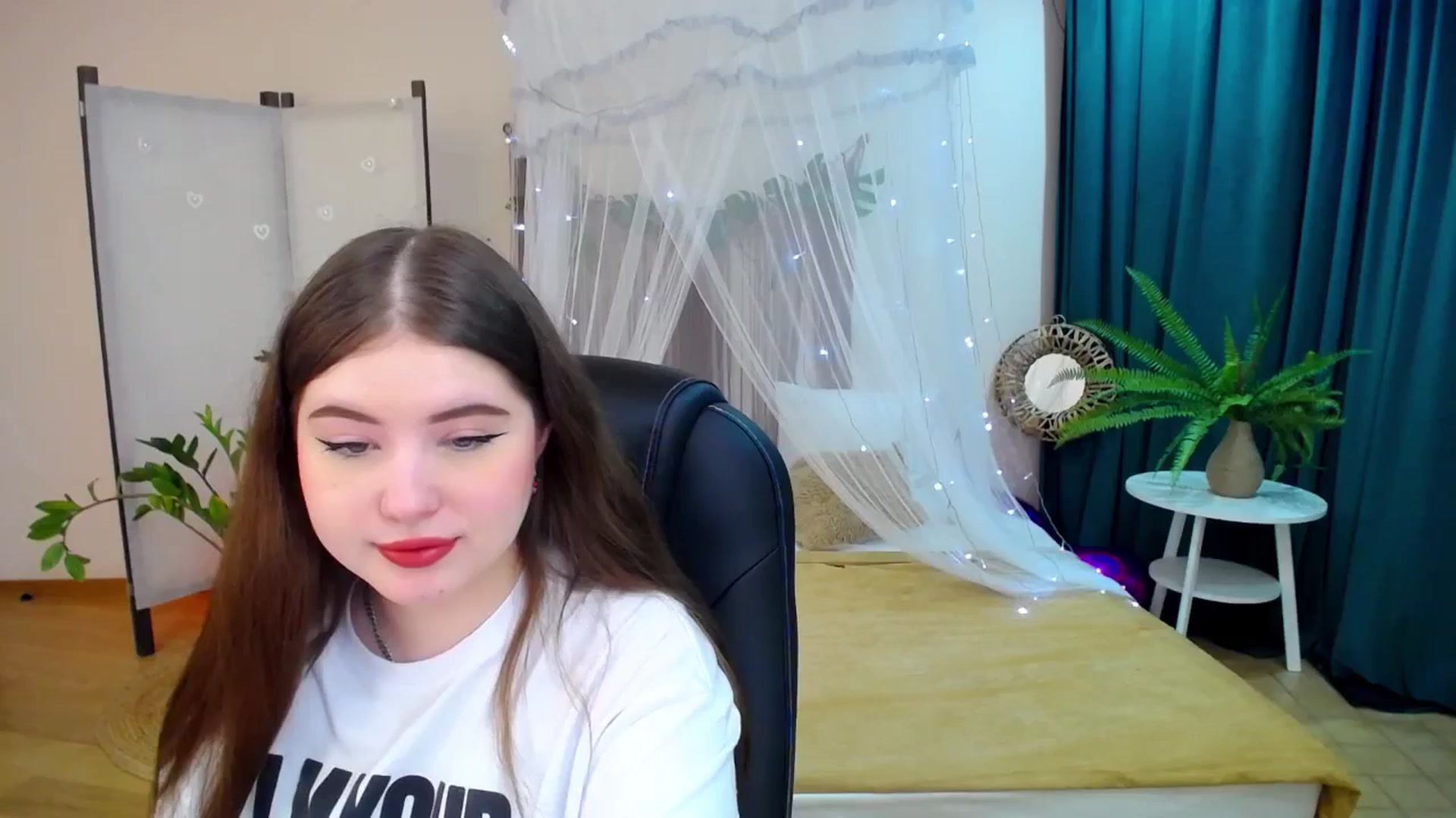 Gallery image thumbnail from AdmireMyEyes's myfreecams stream on, 03/09/2025, 19:00 image 9 of 20