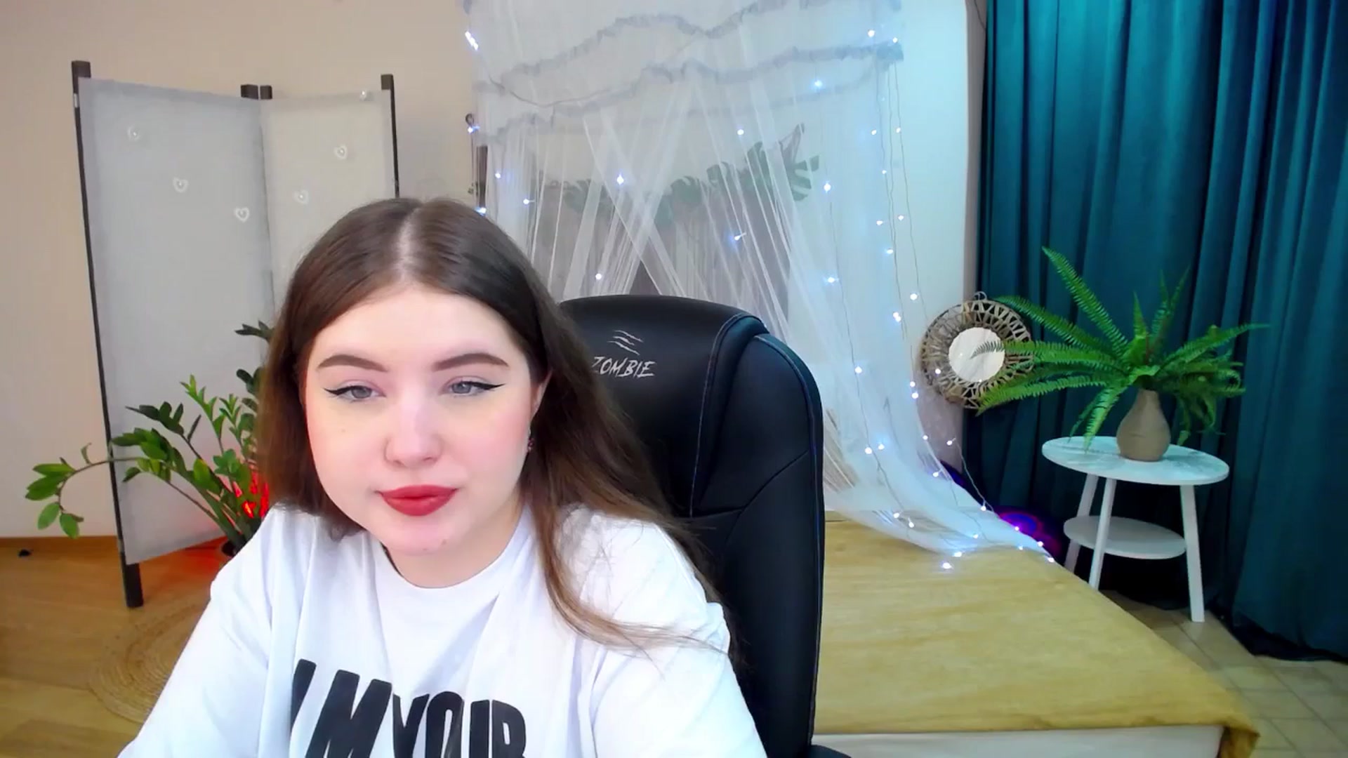 Gallery image thumbnail from AdmireMyEyes's myfreecams stream on, 03/09/2025, 19:00 image 5 of 20