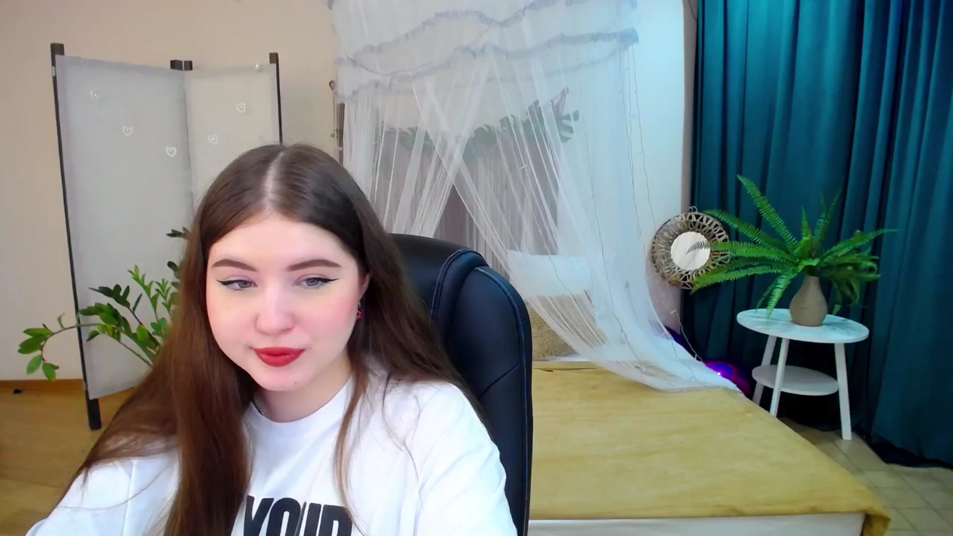 Gallery image thumbnail from AdmireMyEyes's myfreecams stream on, 03/09/2025, 19:00 image 13 of 20