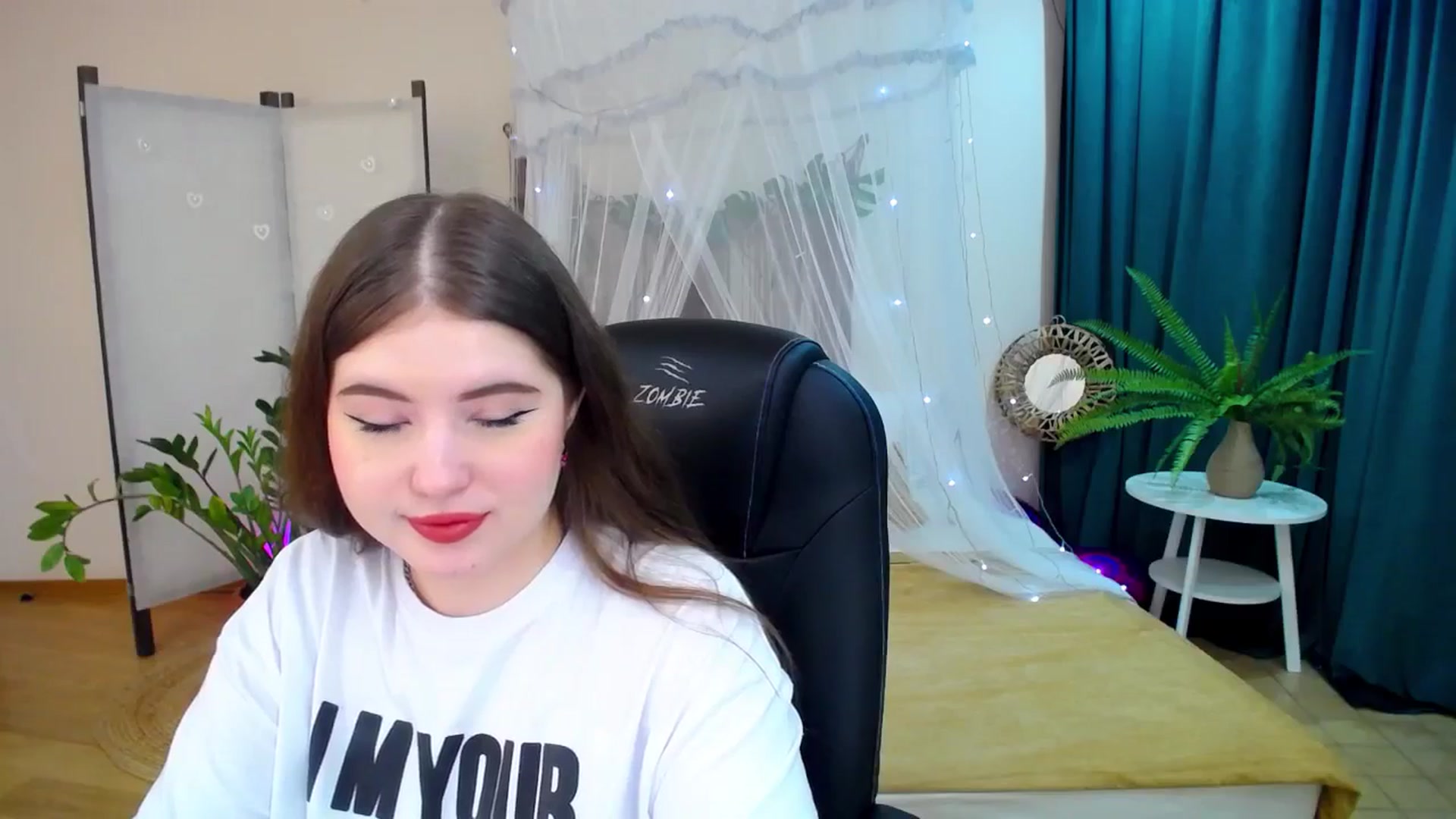 Gallery image thumbnail from AdmireMyEyes's myfreecams stream on, 03/09/2025, 19:00 image 4 of 20