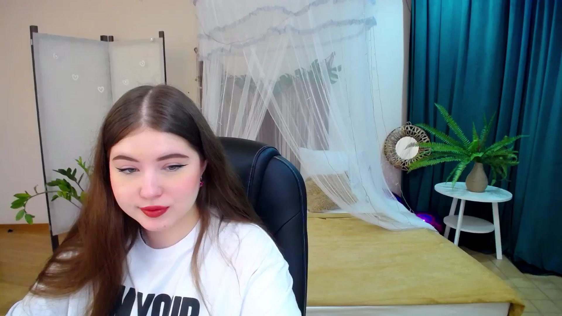 Gallery image thumbnail from AdmireMyEyes's myfreecams stream on, 03/09/2025, 19:00 image 10 of 20