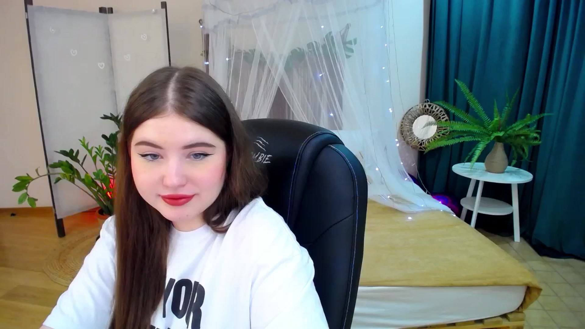 Gallery image thumbnail from AdmireMyEyes's myfreecams stream on, 03/09/2025, 19:46 image 8 of 20