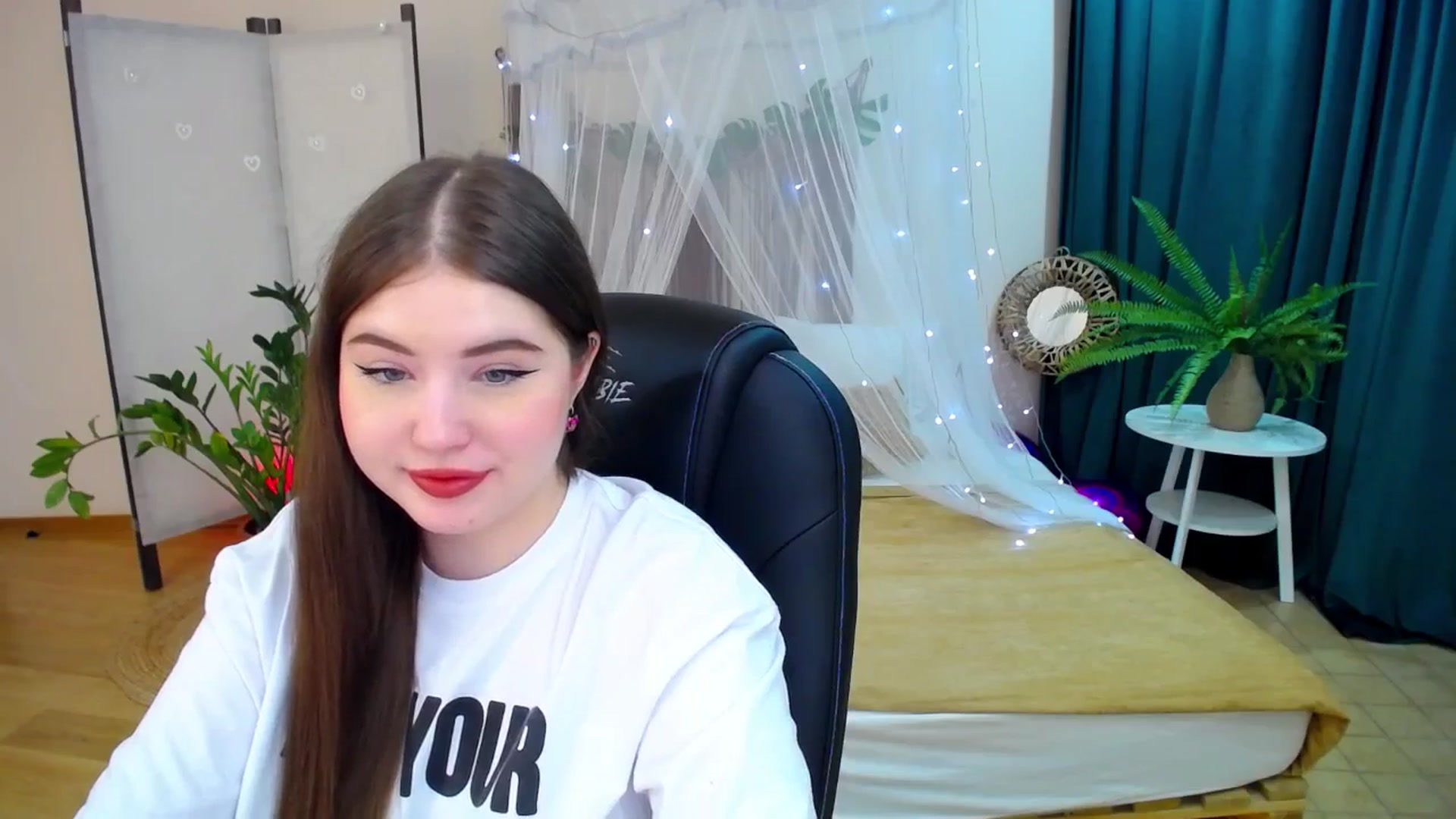 Gallery image thumbnail from AdmireMyEyes's myfreecams stream on, 03/09/2025, 19:46 image 16 of 20