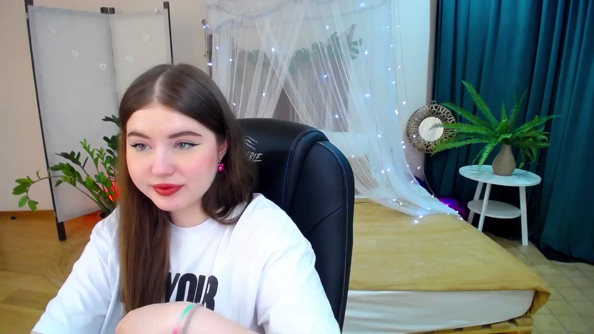 Gallery image thumbnail from AdmireMyEyes's myfreecams stream on, 03/09/2025, 19:46 image 3 of 20
