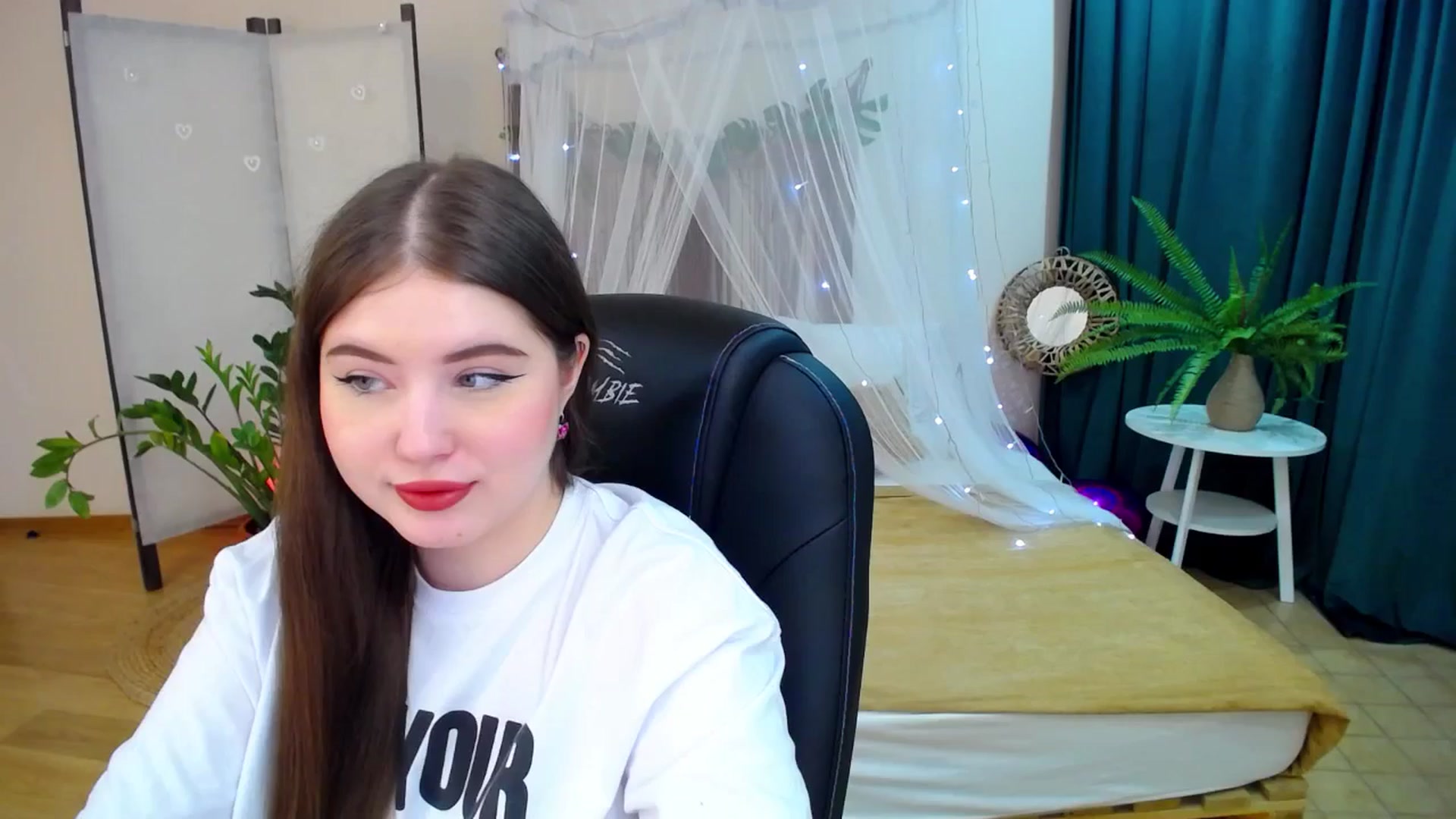 Gallery image thumbnail from AdmireMyEyes's myfreecams stream on, 03/09/2025, 19:46 image 14 of 20