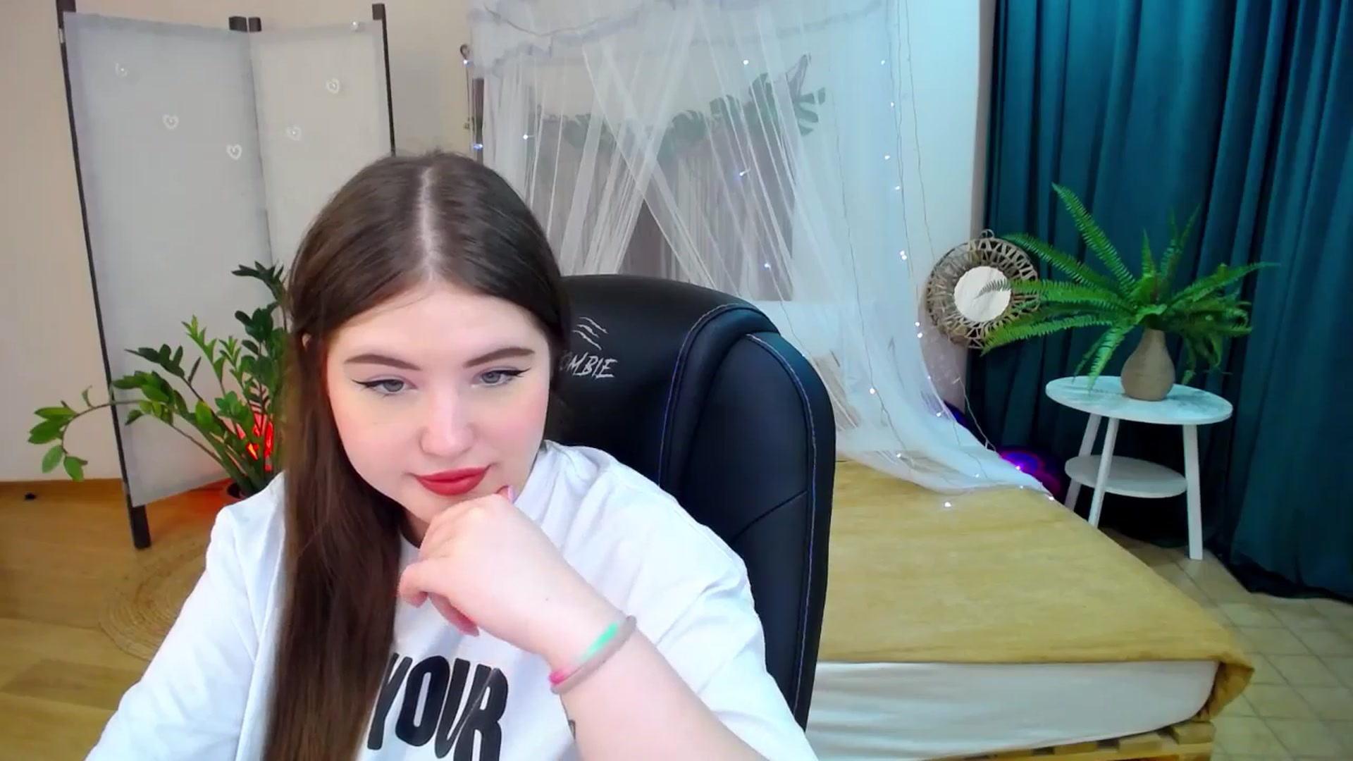 Gallery image thumbnail from AdmireMyEyes's myfreecams stream on, 03/09/2025, 19:46 image 19 of 20