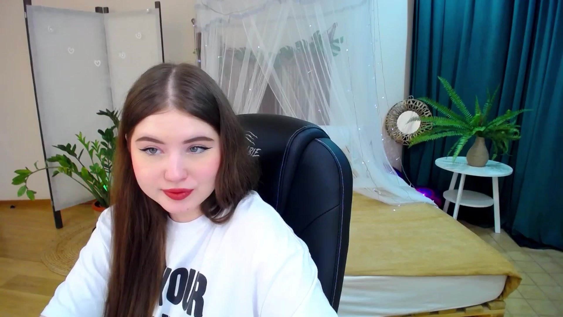 Gallery image thumbnail from AdmireMyEyes's myfreecams stream on, 03/09/2025, 19:46 image 2 of 20