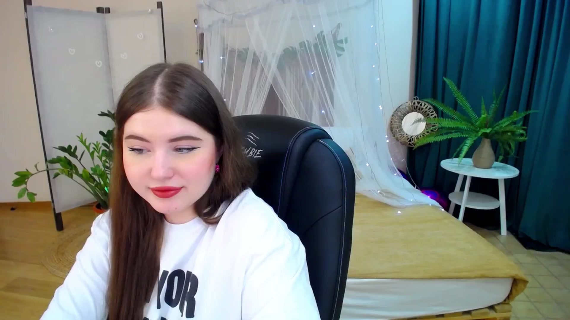 Gallery image thumbnail from AdmireMyEyes's myfreecams stream on, 03/09/2025, 19:46 image 7 of 20
