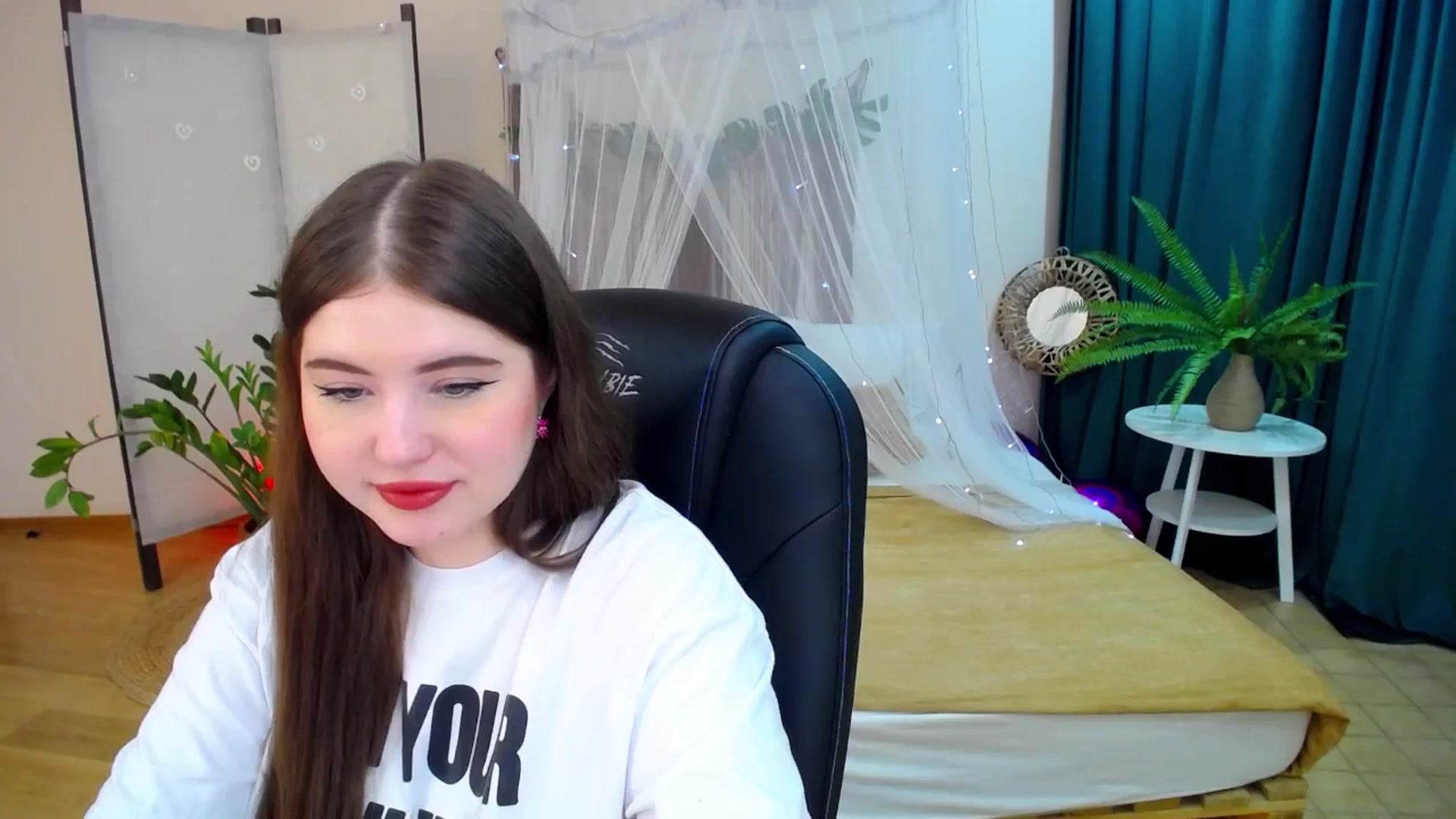 Gallery image thumbnail from AdmireMyEyes's myfreecams stream on, 03/09/2025, 19:46 image 6 of 20