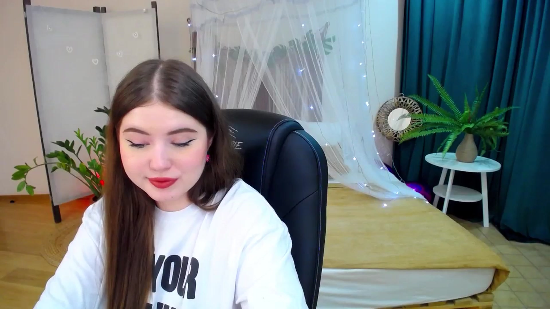 Gallery image thumbnail from AdmireMyEyes's myfreecams stream on, 03/09/2025, 19:46 image 4 of 20
