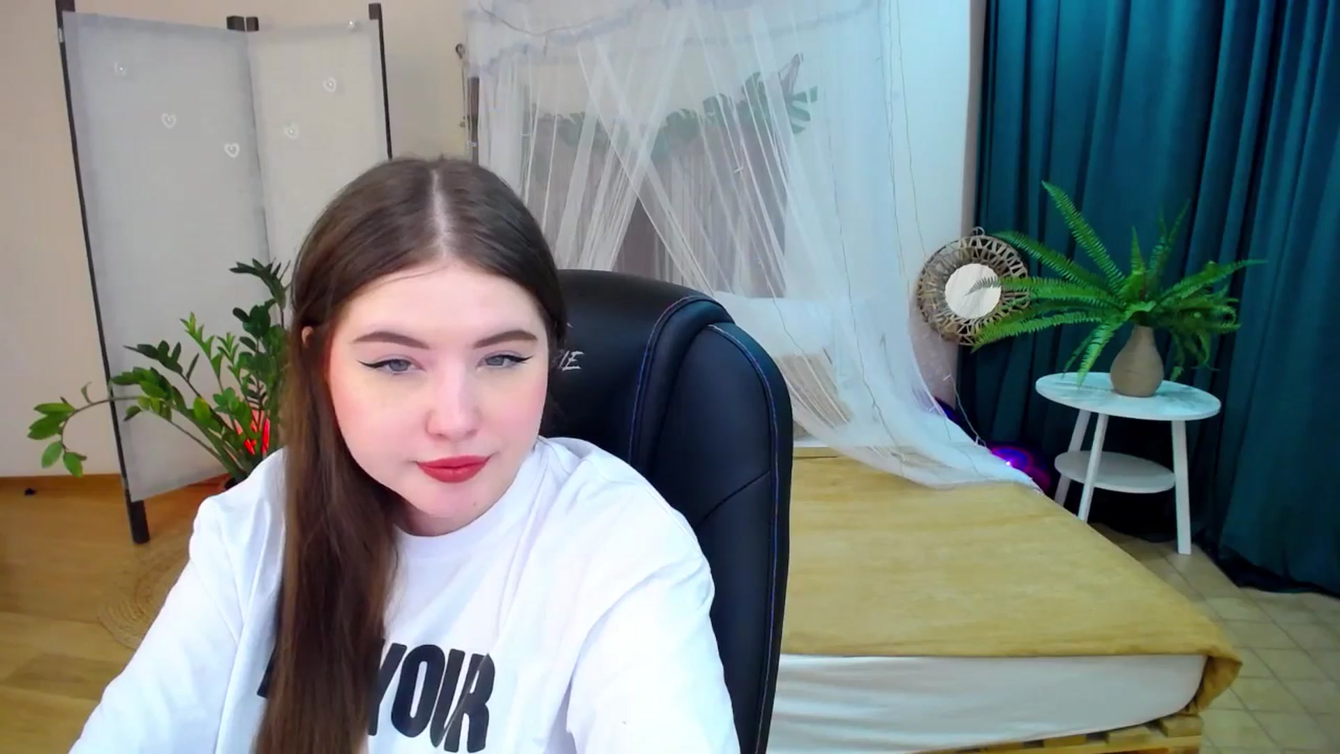 Gallery image thumbnail from AdmireMyEyes's myfreecams stream on, 03/09/2025, 19:46 image 17 of 20
