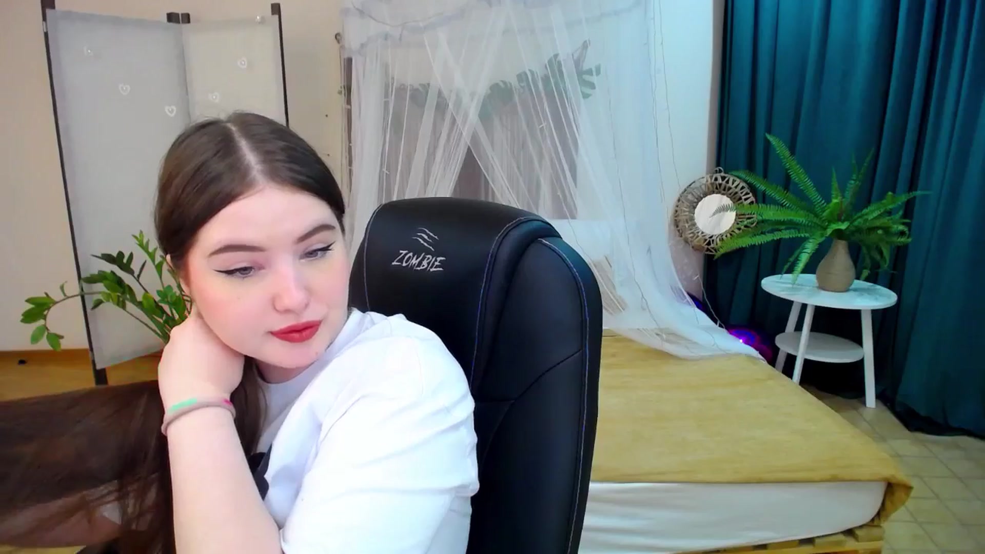 Gallery image thumbnail from AdmireMyEyes's myfreecams stream on, 03/09/2025, 19:46 image 9 of 20