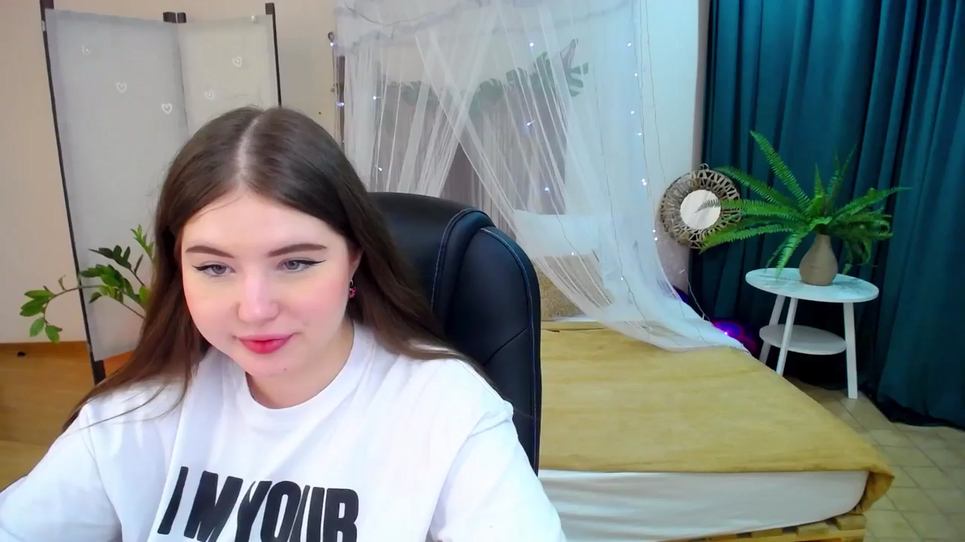 Gallery image thumbnail from AdmireMyEyes's myfreecams stream on, 03/09/2025, 20:15 image 1 of 20