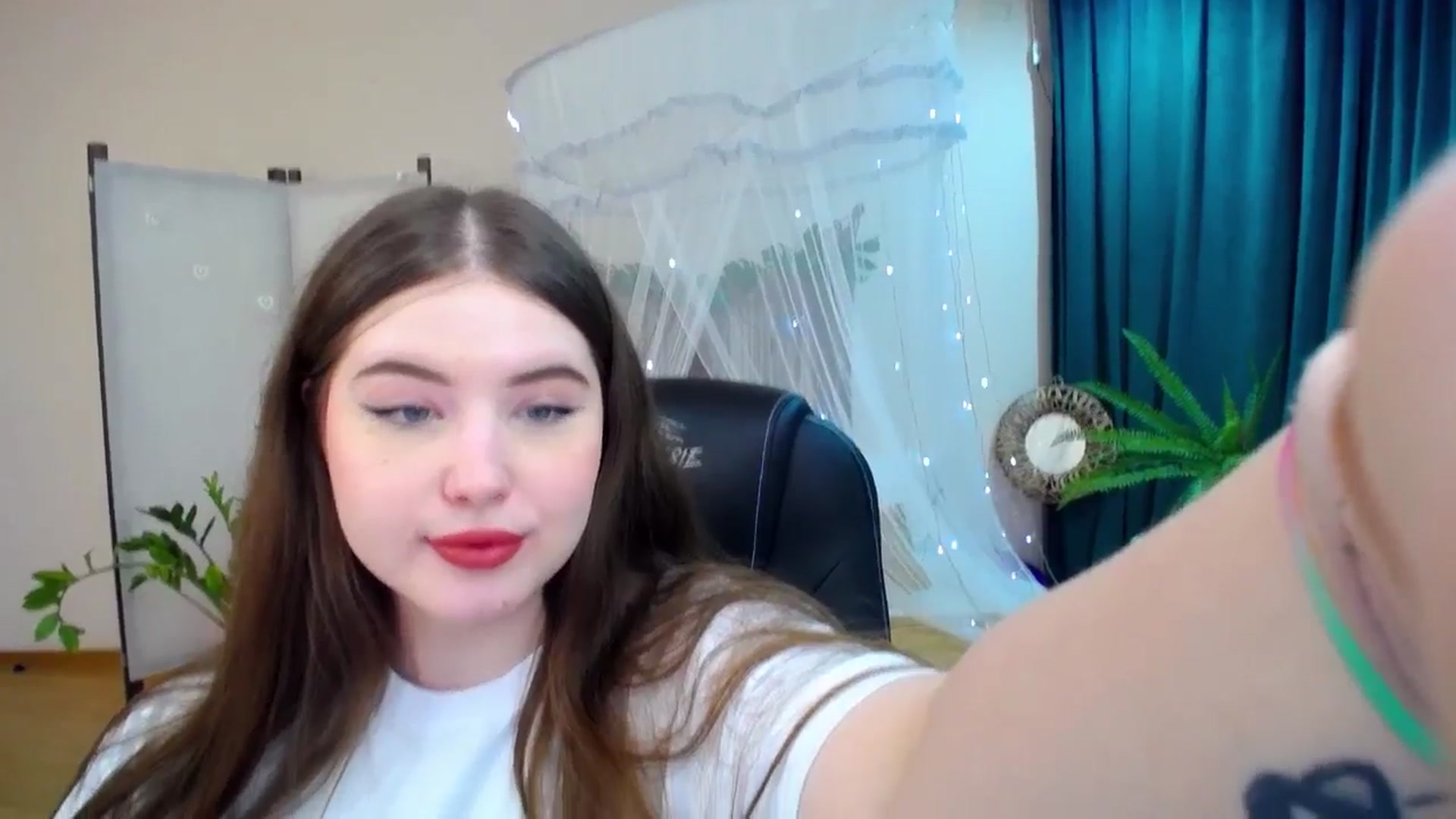Gallery image thumbnail from AdmireMyEyes's myfreecams stream on, 03/09/2025, 20:53 image 3 of 20