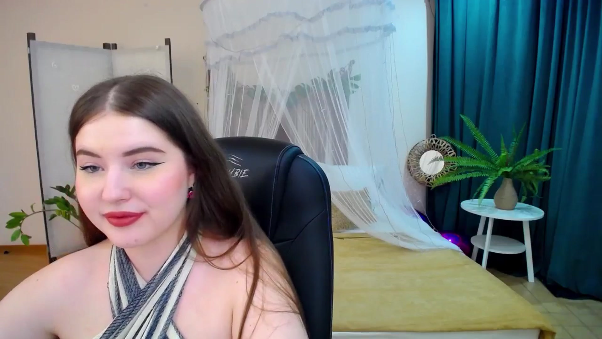 Gallery image thumbnail from AdmireMyEyes's myfreecams stream on, 03/09/2025, 23:33 image 6 of 20