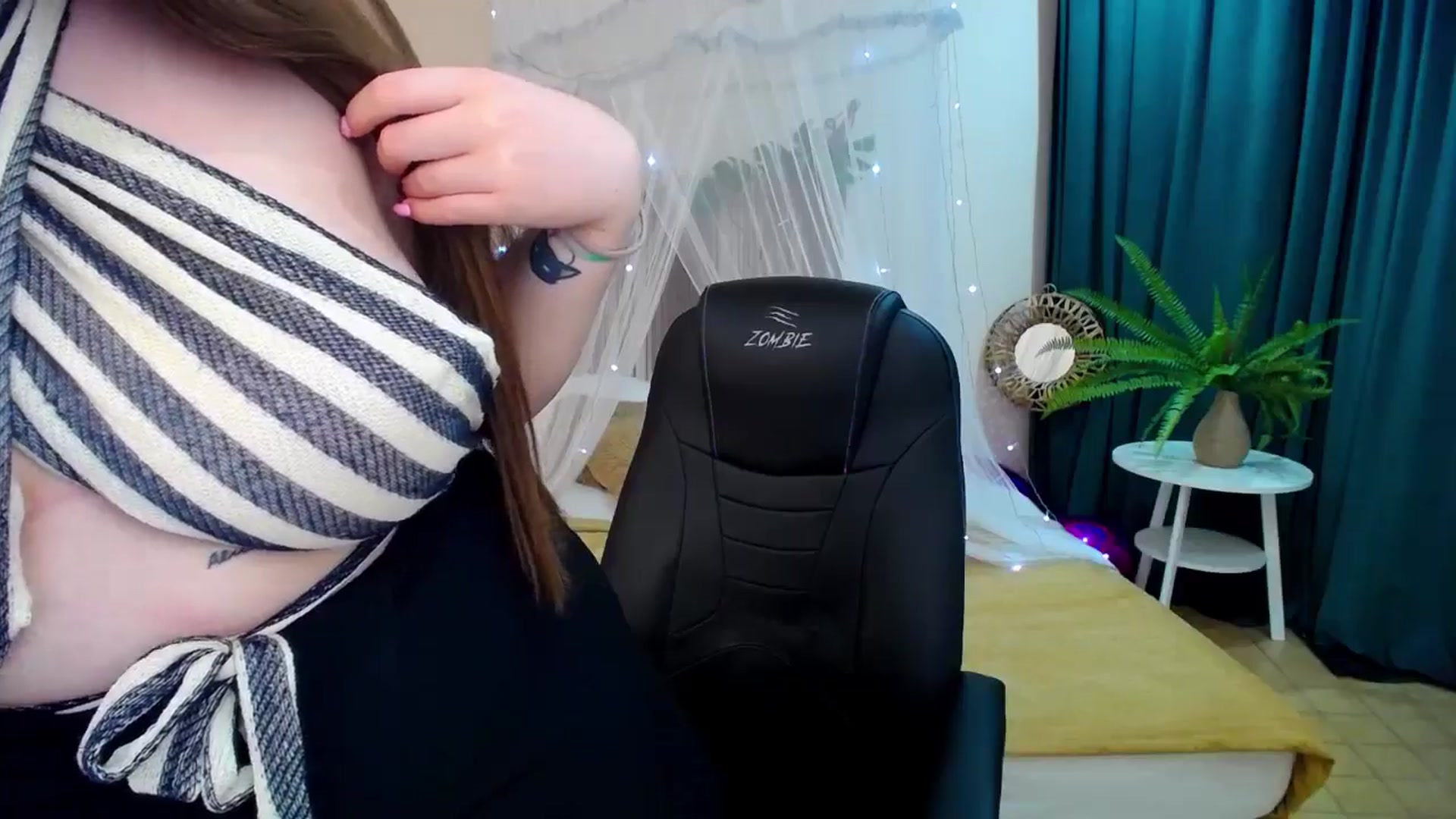 Gallery image thumbnail from AdmireMyEyes's myfreecams stream on, 03/09/2025, 23:33 image 17 of 20