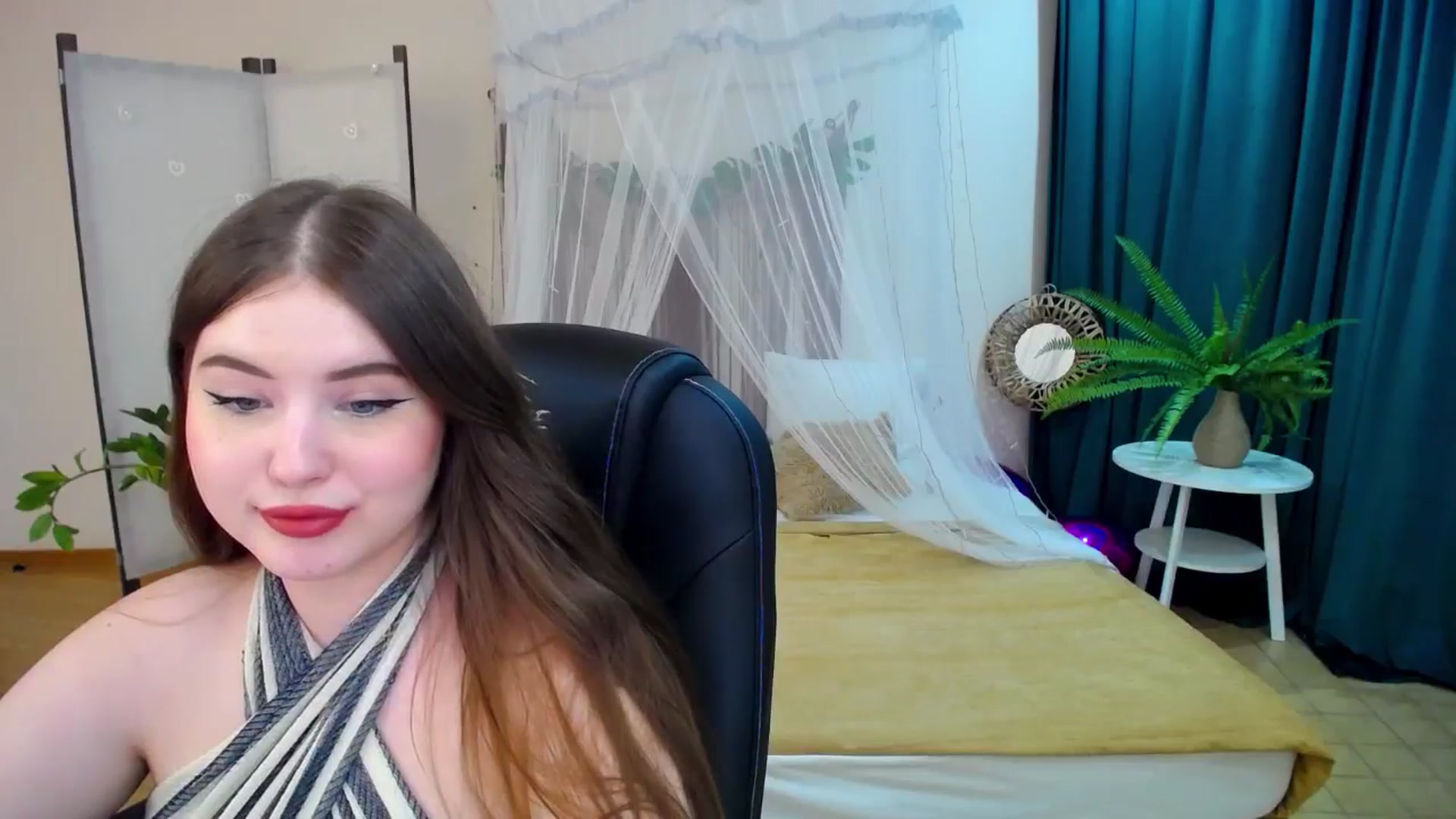 Gallery image thumbnail from AdmireMyEyes's myfreecams stream on, 03/09/2025, 23:33 image 11 of 20