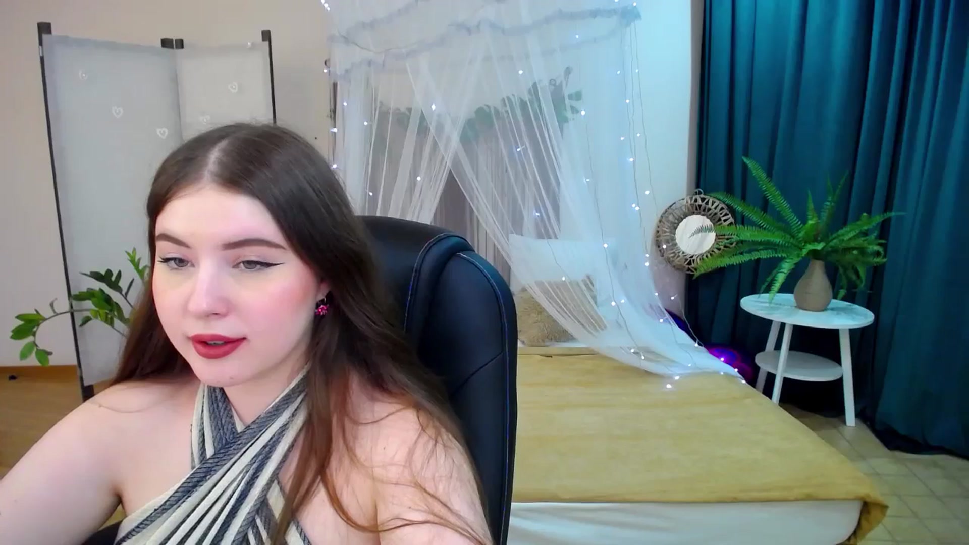 Gallery image thumbnail from AdmireMyEyes's myfreecams stream on, 03/09/2025, 23:33 image 12 of 20