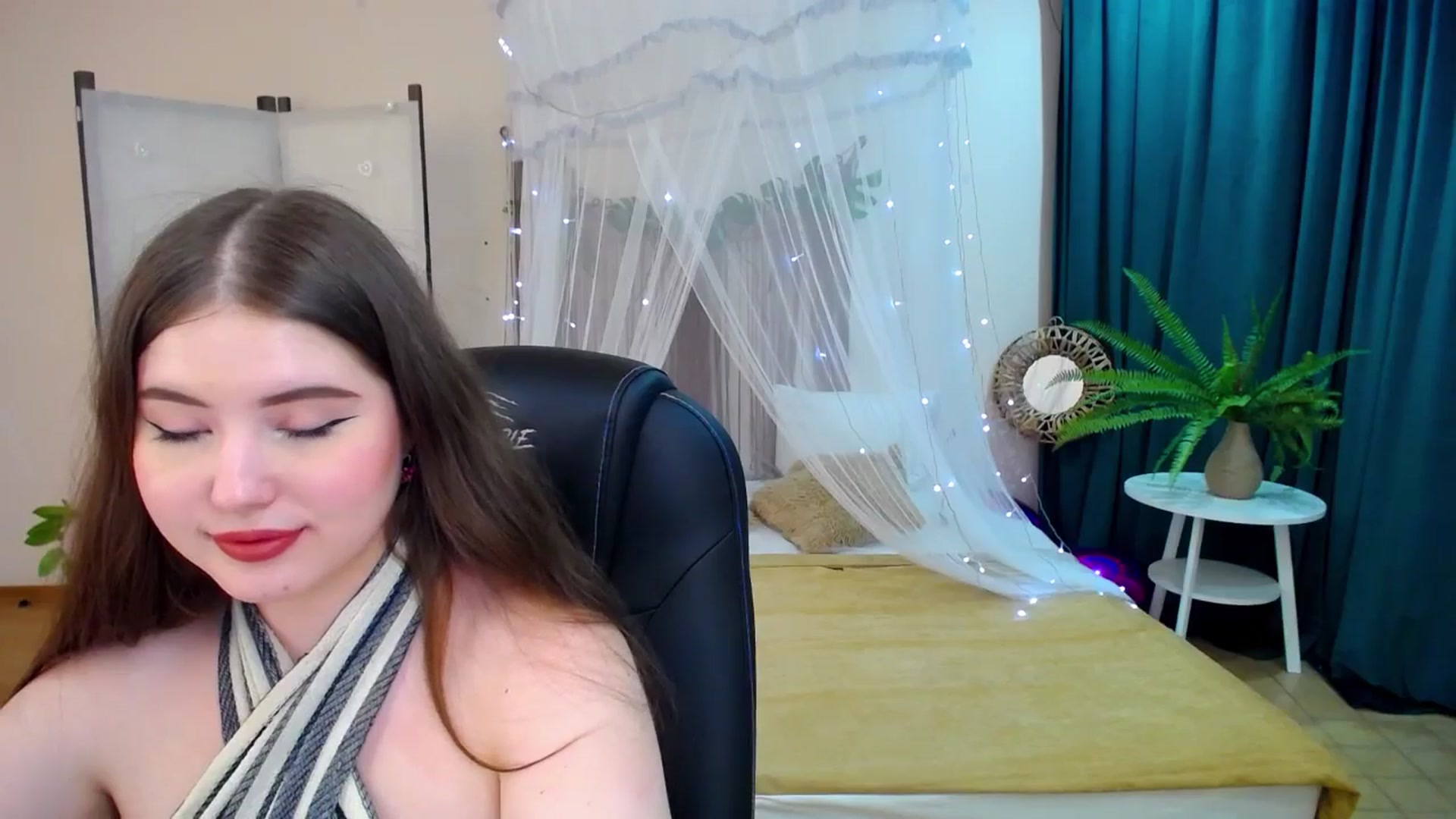 Gallery image thumbnail from AdmireMyEyes's myfreecams stream on, 03/10/2025, 24:35 image 2 of 20