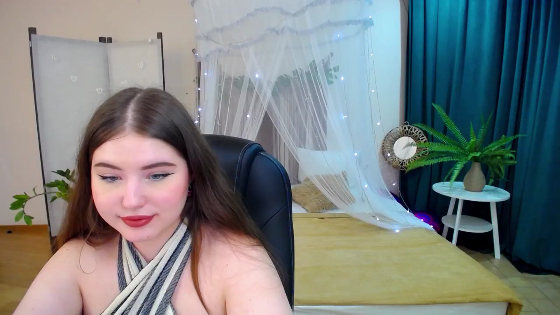 Gallery image thumbnail from AdmireMyEyes's myfreecams stream on, 03/10/2025, 24:35 image 3 of 20