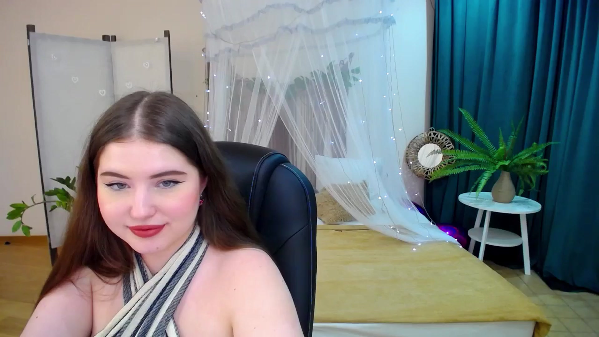 Gallery image thumbnail from AdmireMyEyes's myfreecams stream on, 03/10/2025, 24:35 image 13 of 20