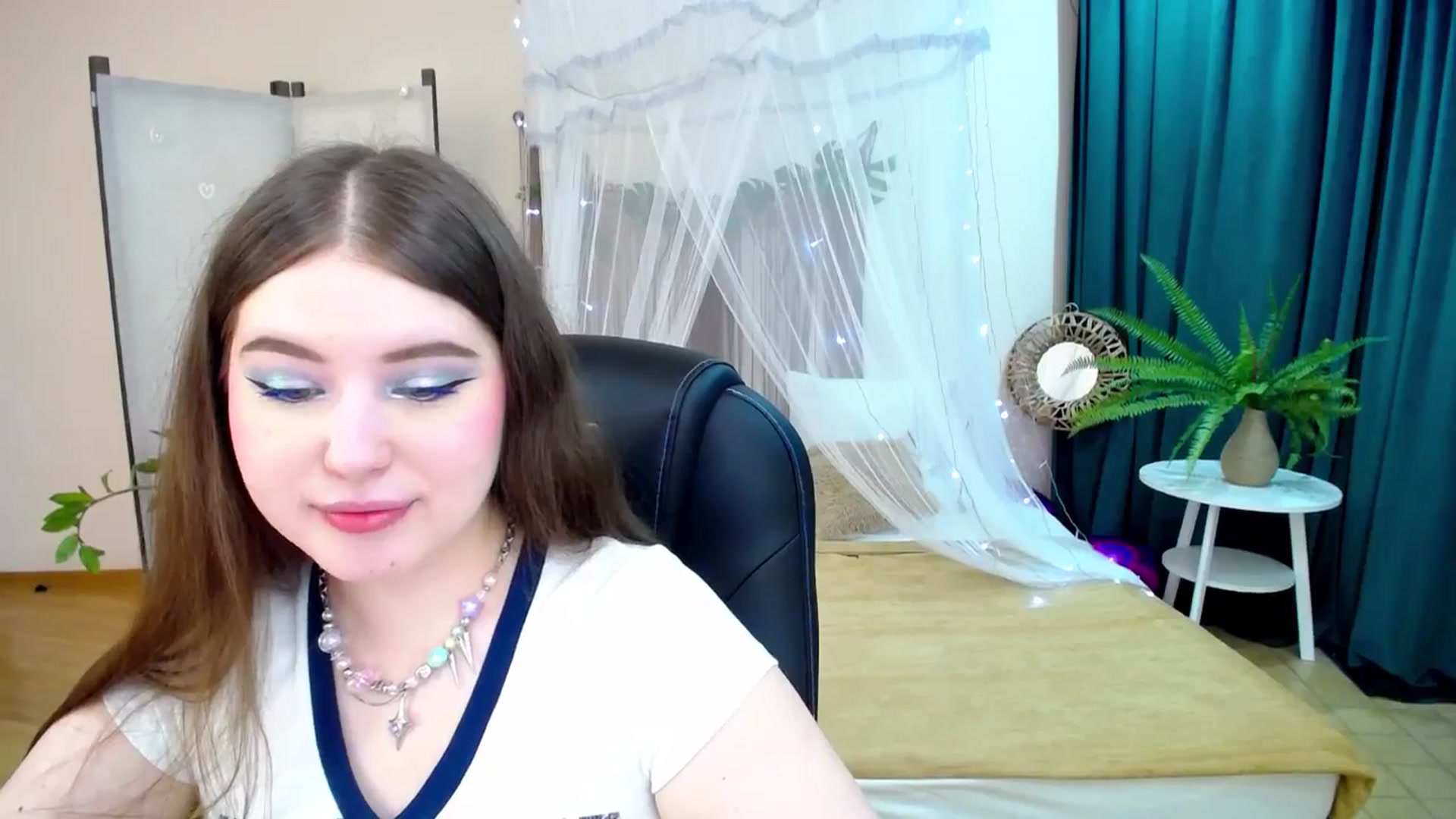 Gallery image thumbnail from AdmireMyEyes's myfreecams stream on, 03/10/2025, 19:48 image 11 of 20
