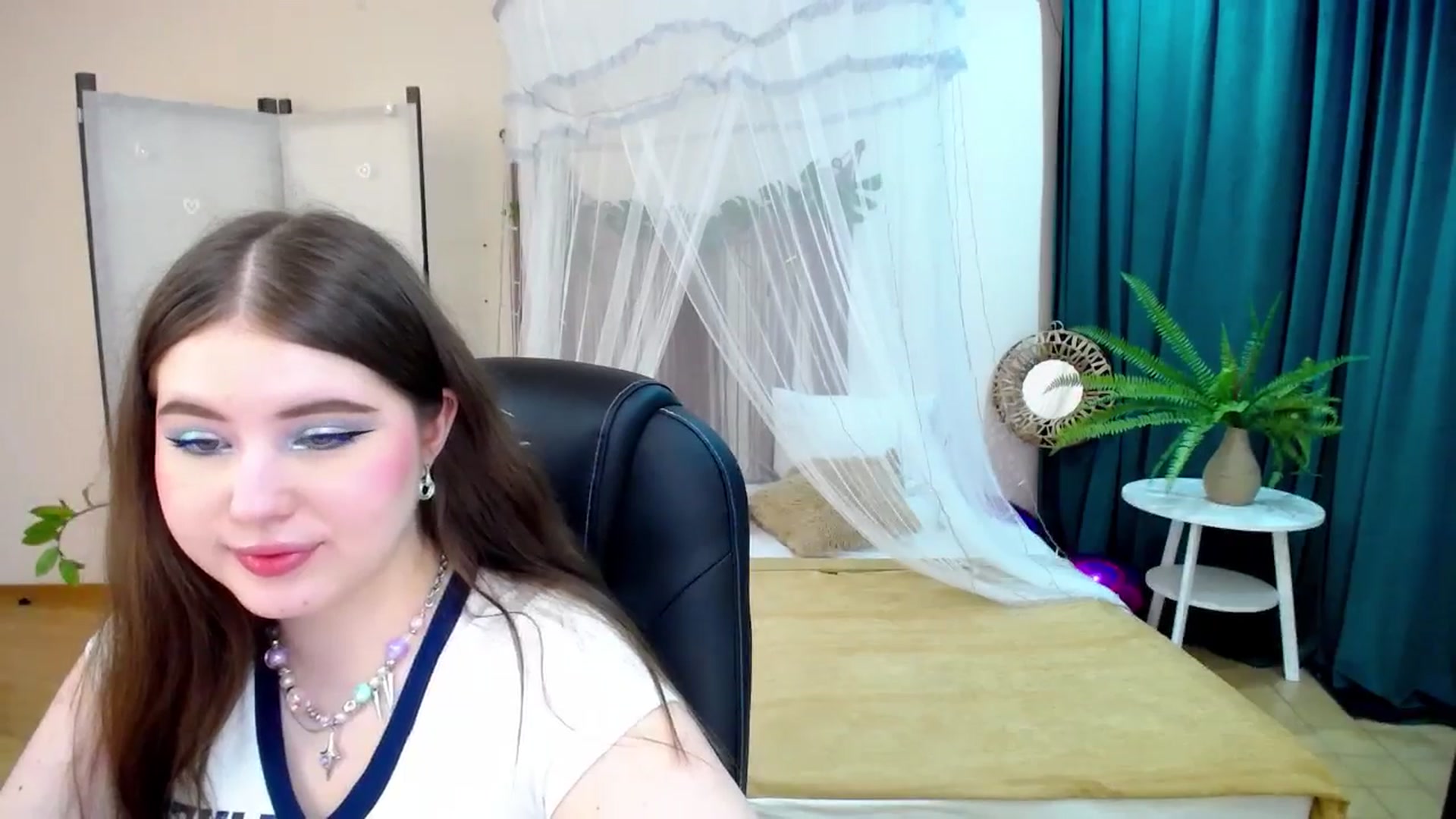 Gallery image thumbnail from AdmireMyEyes's myfreecams stream on, 03/10/2025, 19:48 image 14 of 20