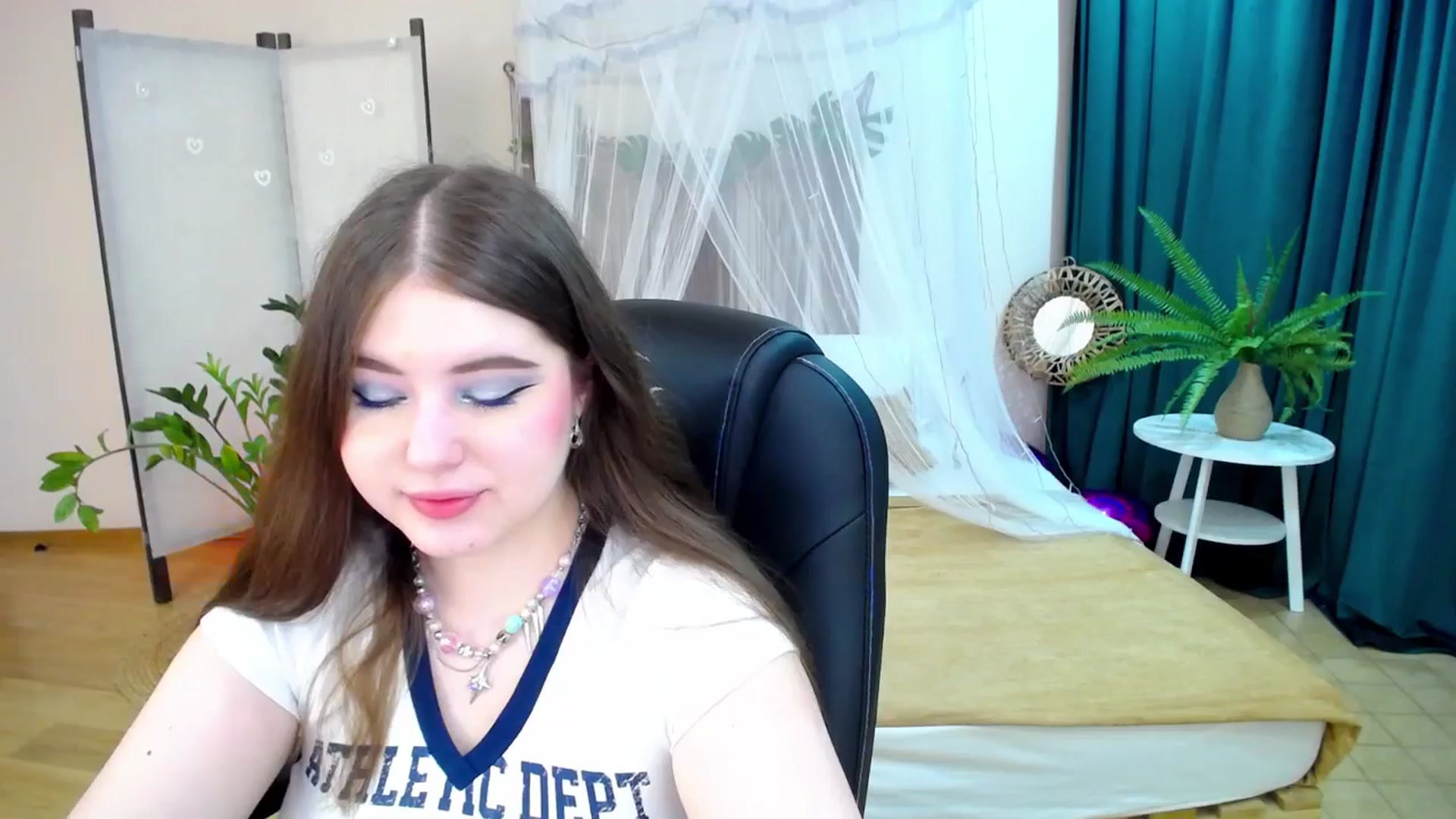 Gallery image thumbnail from AdmireMyEyes's myfreecams stream on, 03/10/2025, 19:48 image 4 of 20