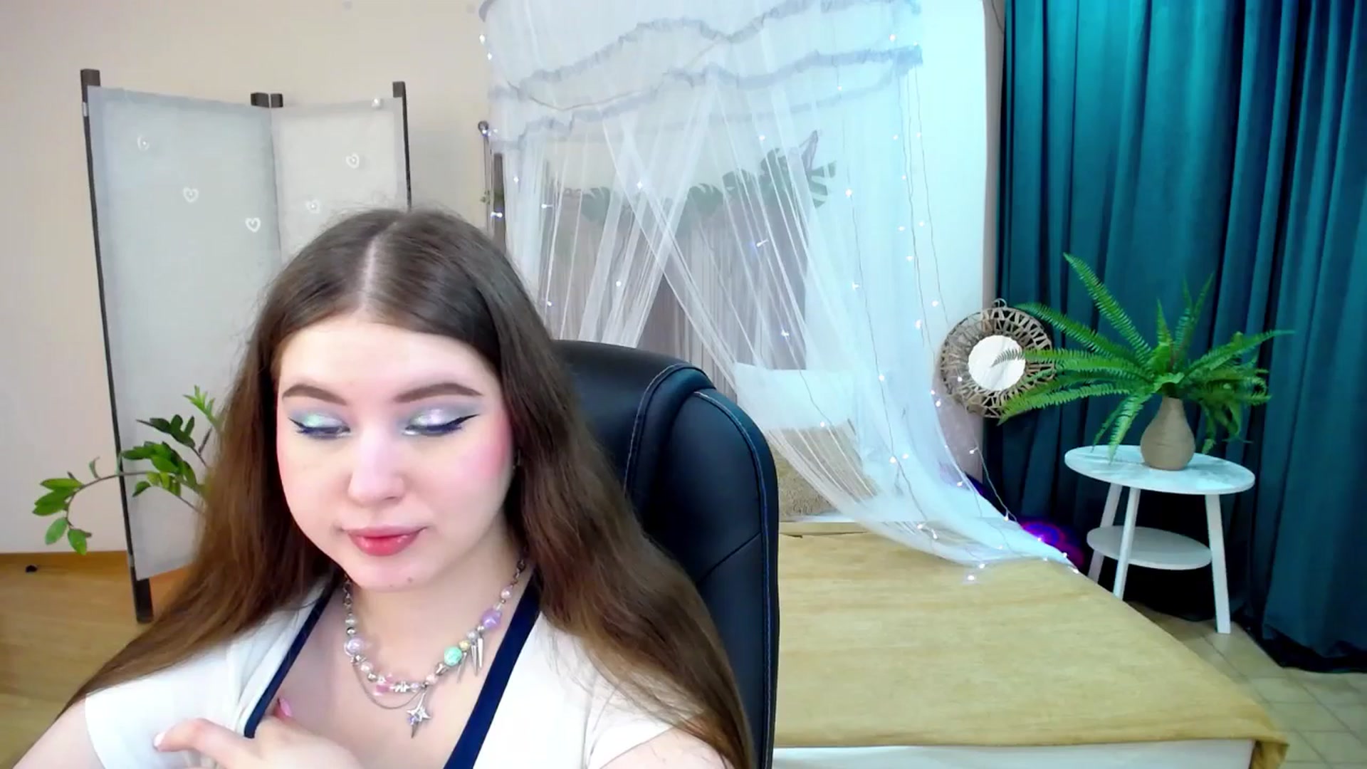 Gallery image thumbnail from AdmireMyEyes's myfreecams stream on, 03/10/2025, 19:48 image 7 of 20