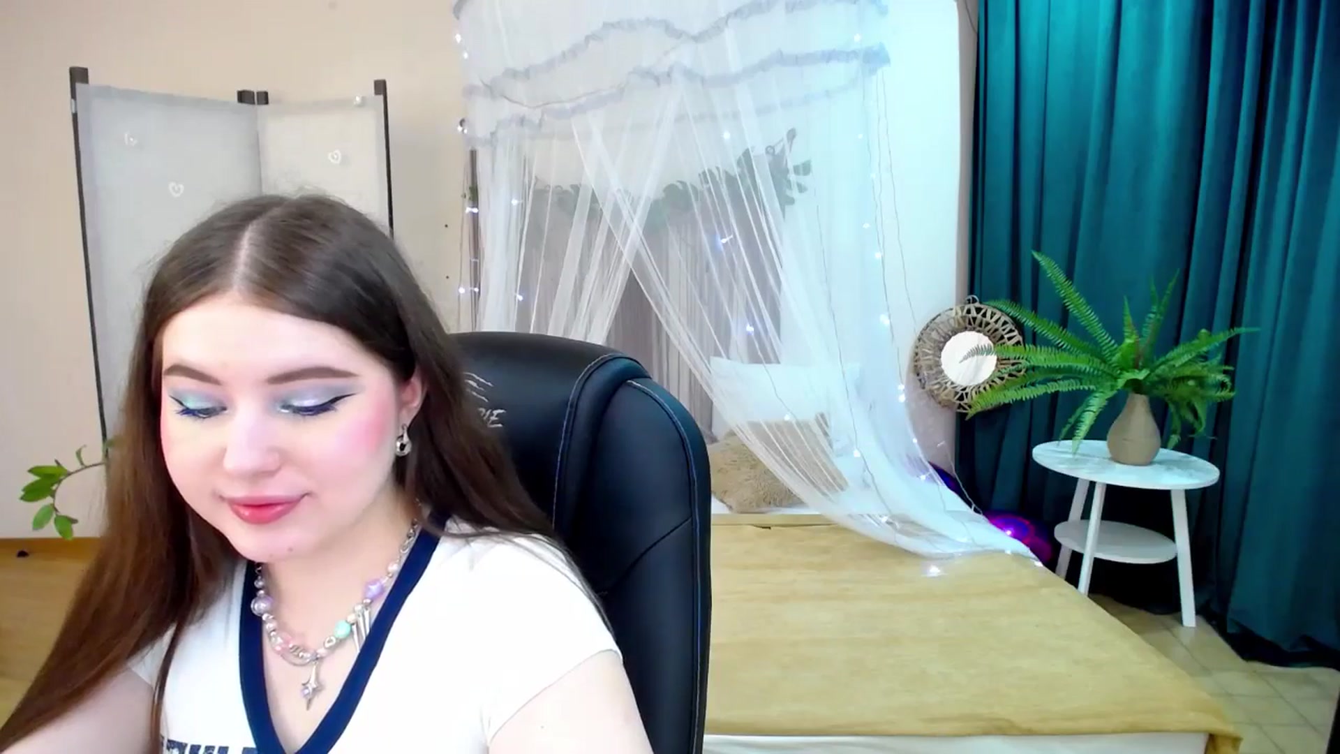 Gallery image thumbnail from AdmireMyEyes's myfreecams stream on, 03/10/2025, 19:48 image 16 of 20