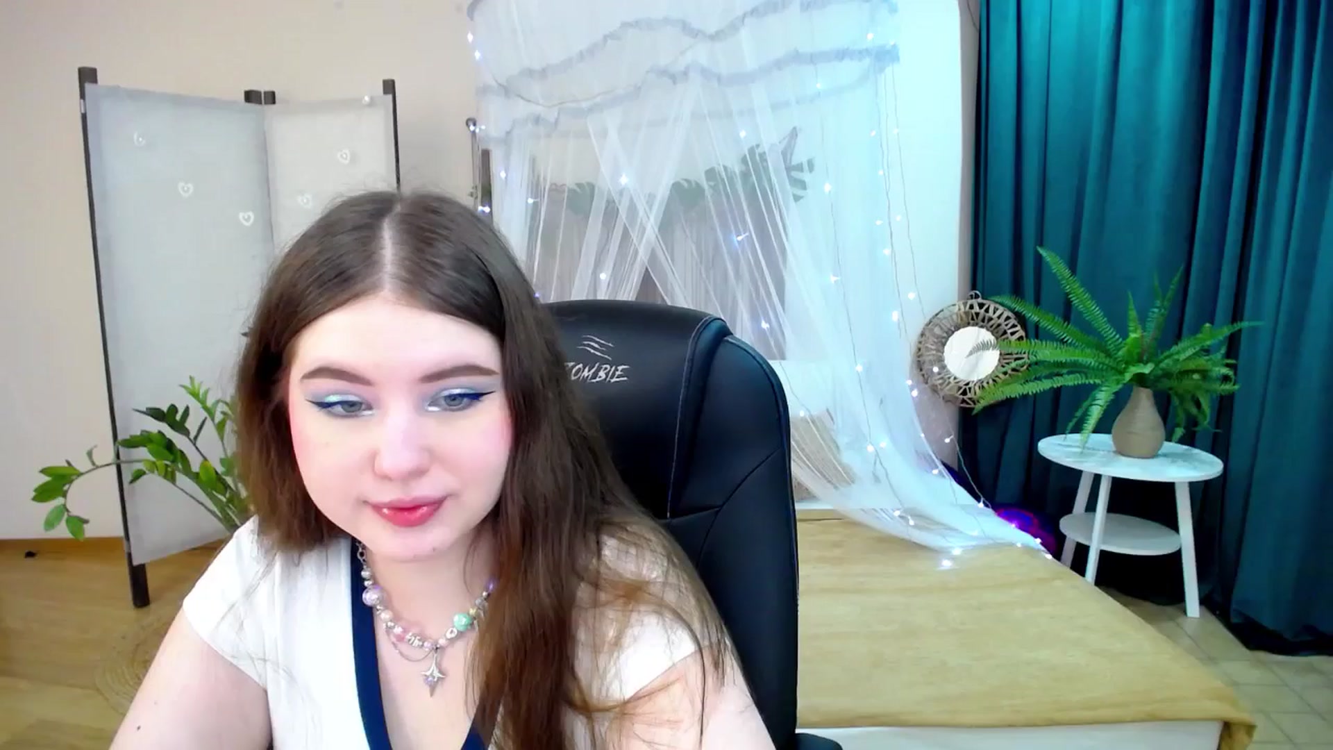 Gallery image thumbnail from AdmireMyEyes's myfreecams stream on, 03/10/2025, 19:48 image 6 of 20
