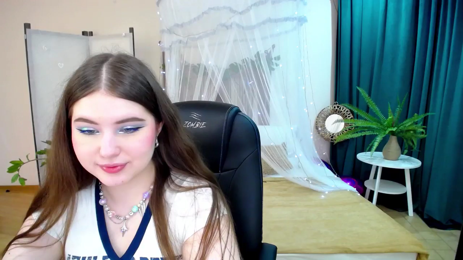 Gallery image thumbnail from AdmireMyEyes's myfreecams stream on, 03/10/2025, 19:48 image 13 of 20