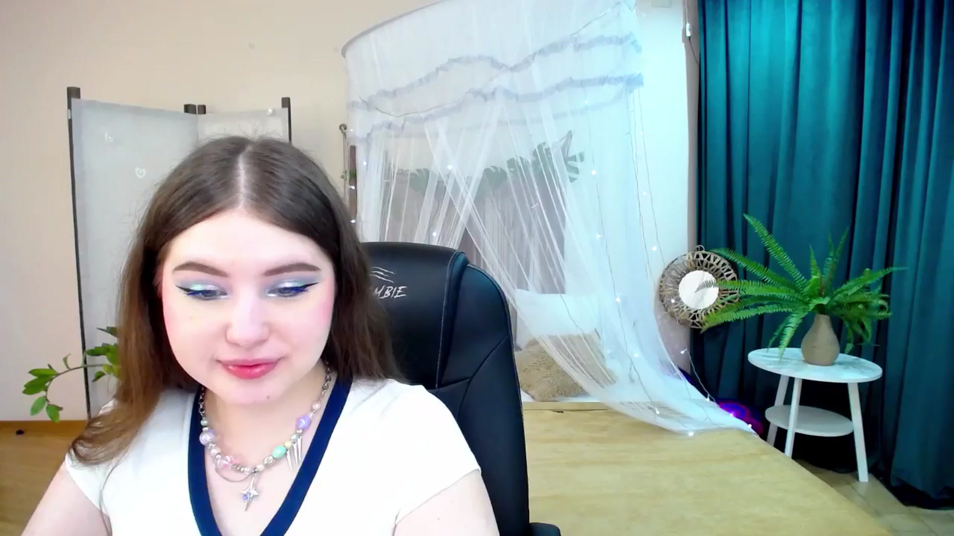 Gallery image thumbnail from AdmireMyEyes's myfreecams stream on, 03/10/2025, 19:48 image 10 of 20