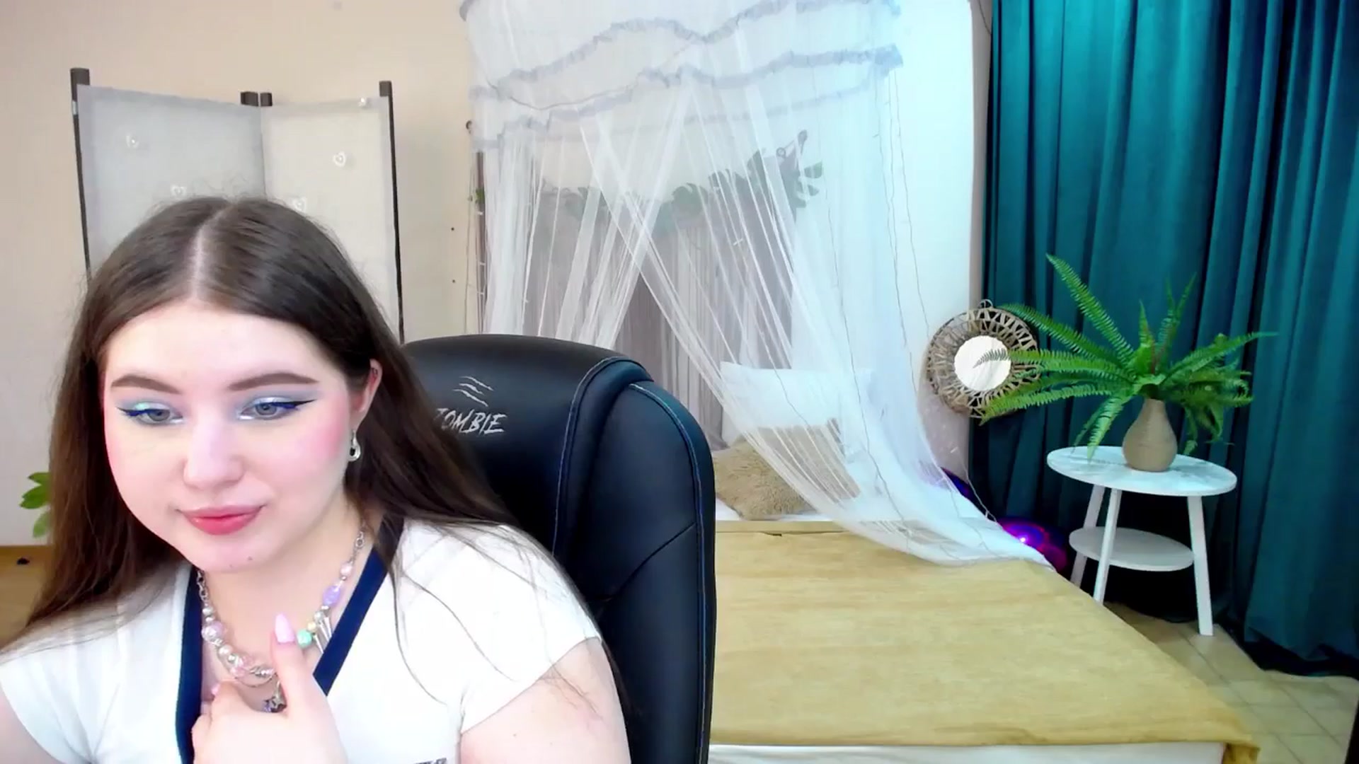 Gallery image thumbnail from AdmireMyEyes's myfreecams stream on, 03/10/2025, 19:48 image 17 of 20