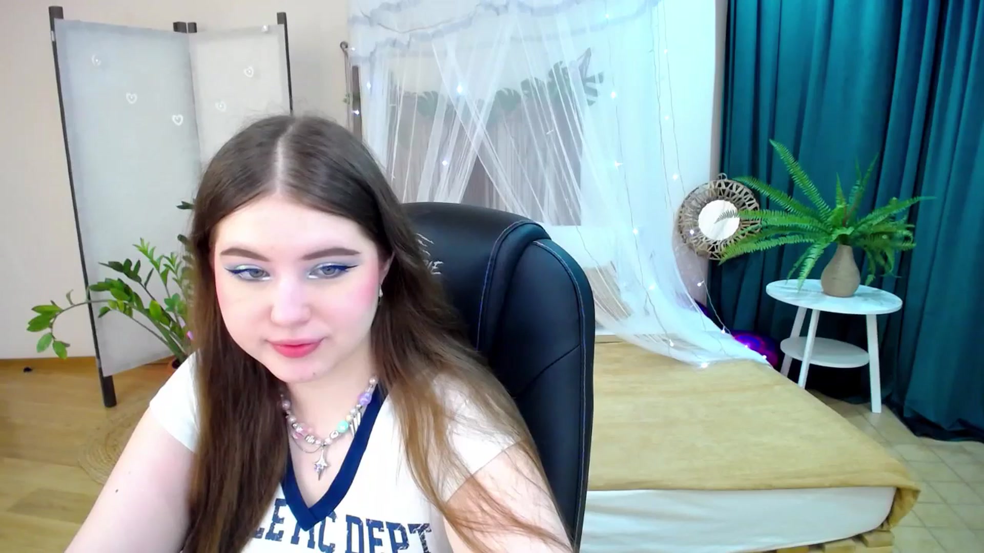 Gallery image thumbnail from AdmireMyEyes's myfreecams stream on, 03/10/2025, 19:48 image 3 of 20