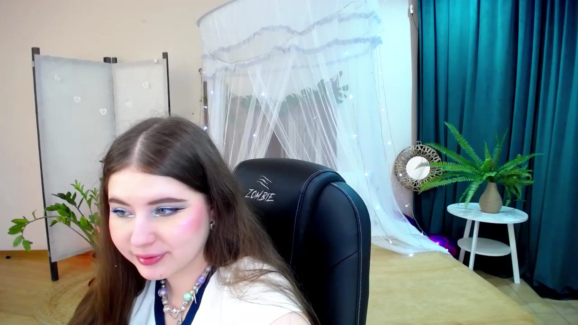 Gallery image thumbnail from AdmireMyEyes's myfreecams stream on, 03/10/2025, 20:59 image 8 of 20