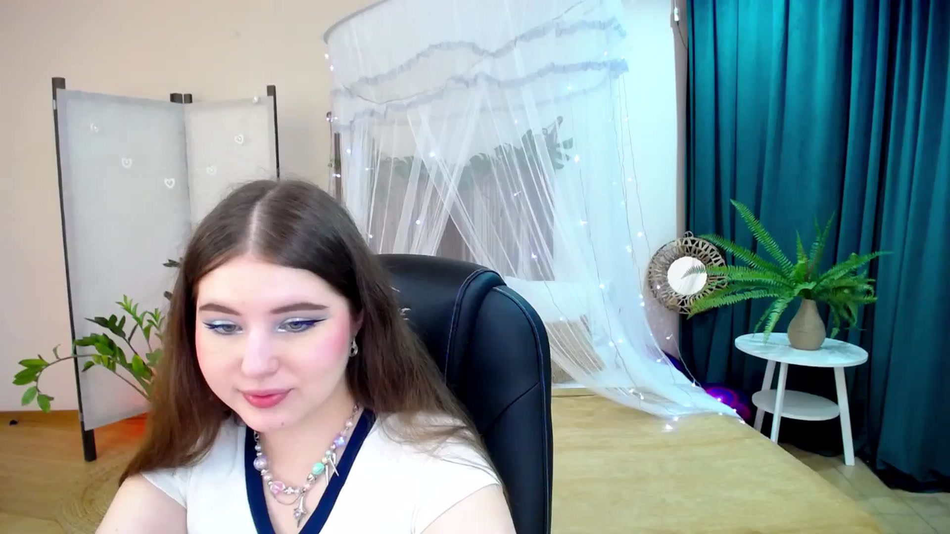 Gallery image thumbnail from AdmireMyEyes's myfreecams stream on, 03/10/2025, 20:59 image 7 of 20
