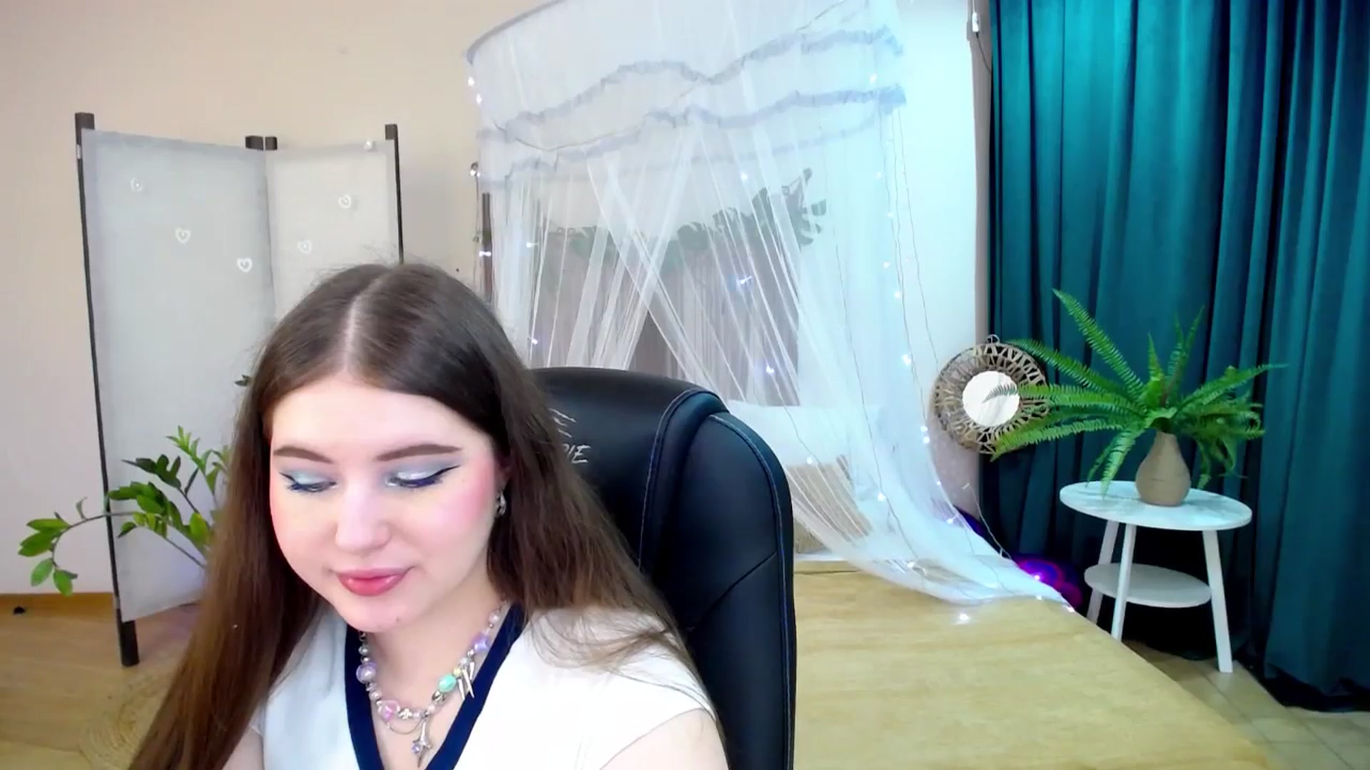 Gallery image thumbnail from AdmireMyEyes's myfreecams stream on, 03/10/2025, 20:59 image 9 of 20