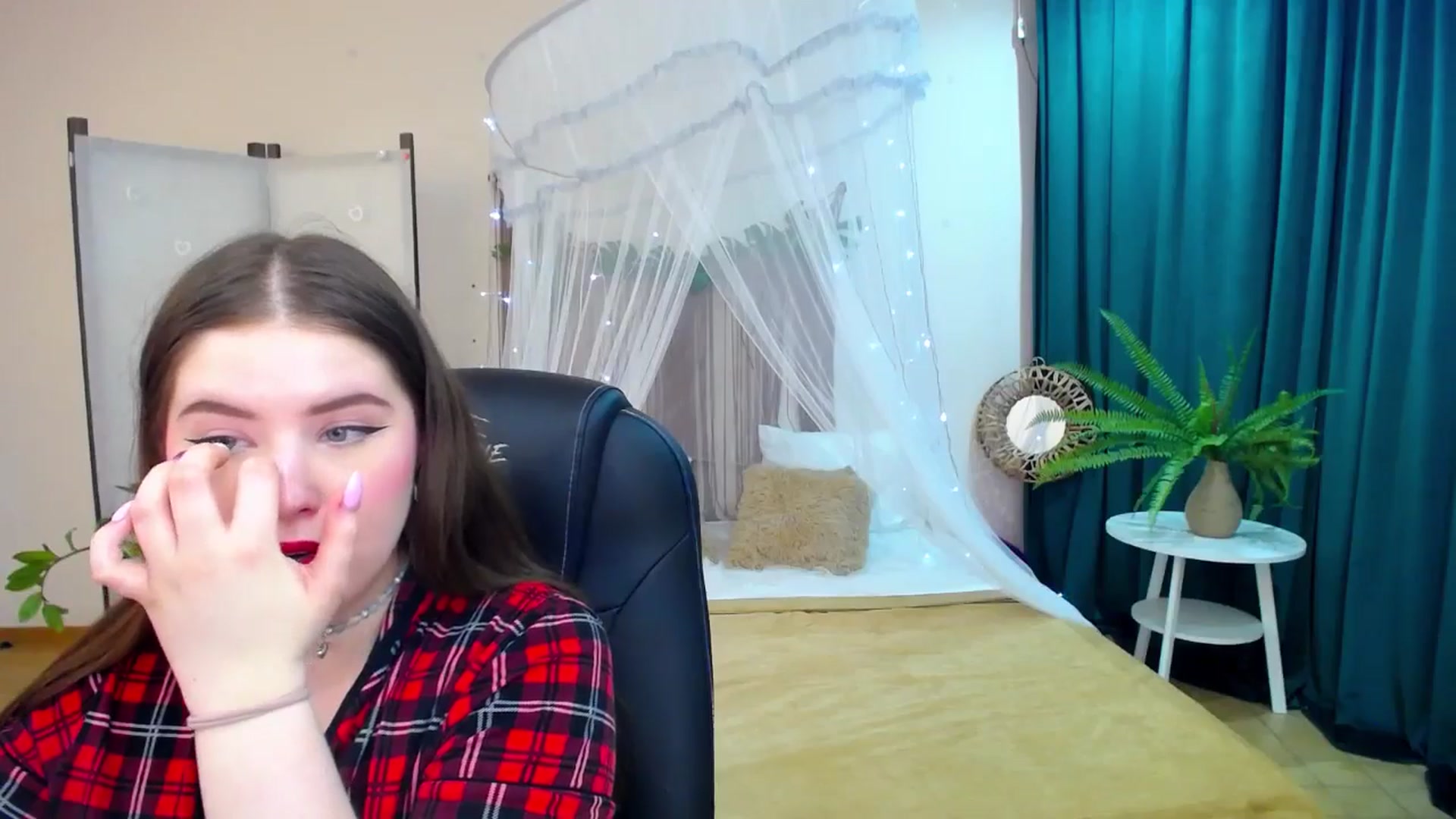 Gallery image thumbnail from AdmireMyEyes's myfreecams stream on, 03/16/2025, 07:46 image 13 of 20