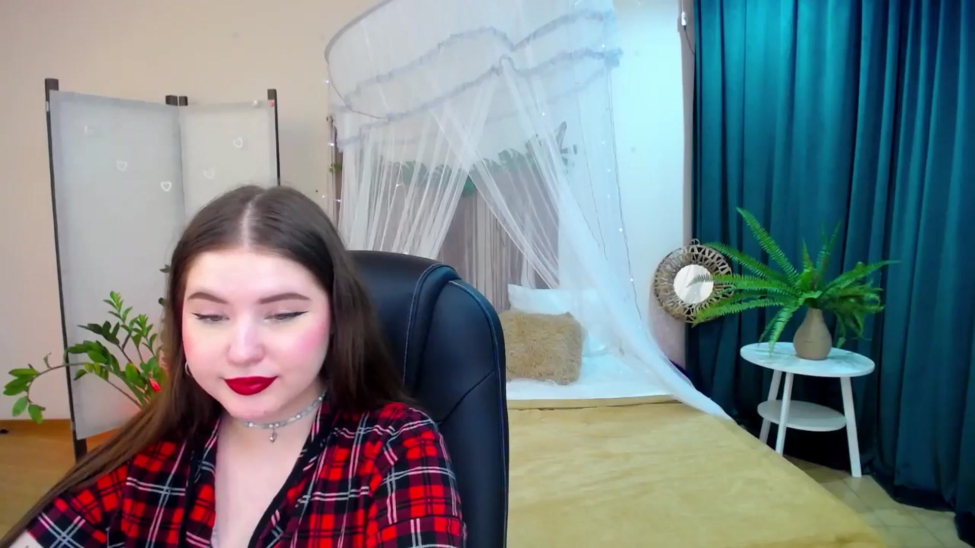 Gallery image thumbnail from AdmireMyEyes's myfreecams stream on, 03/16/2025, 07:46 image 15 of 20