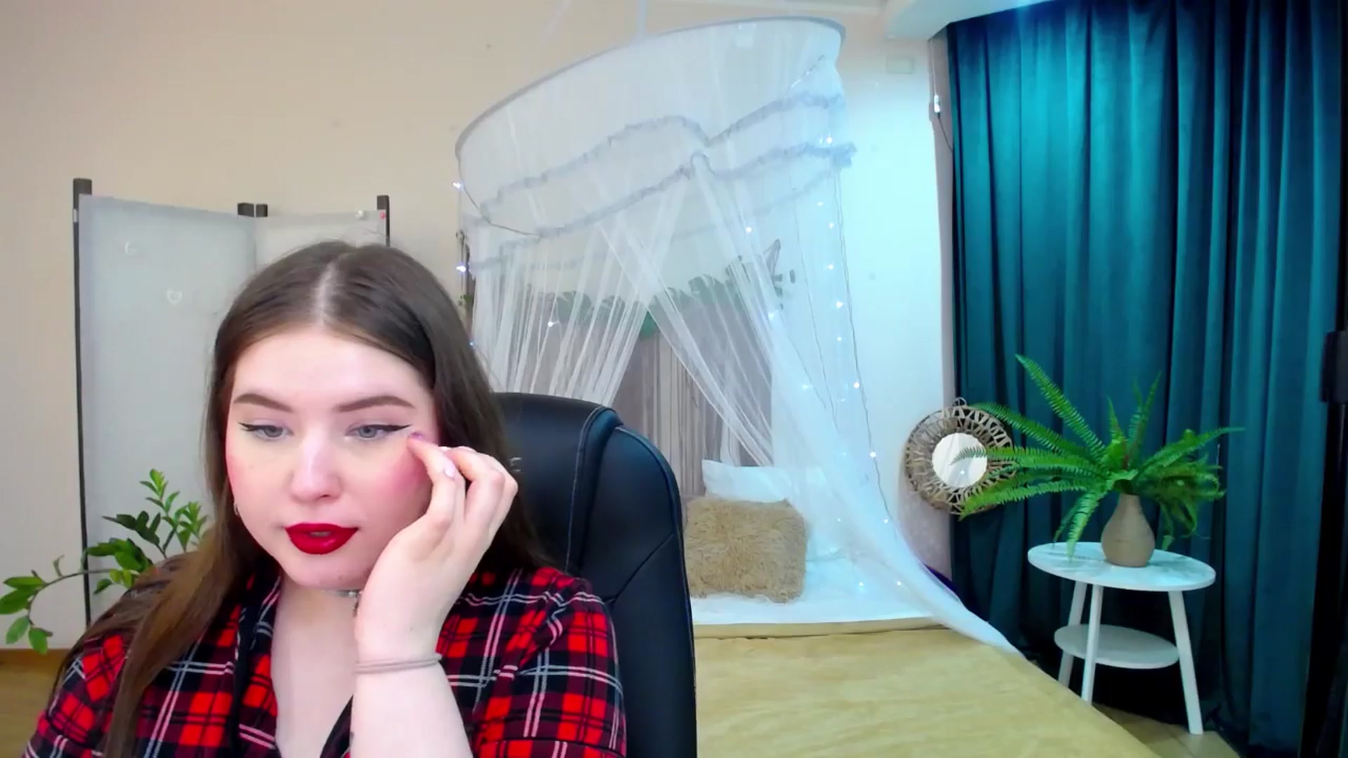 Gallery image thumbnail from AdmireMyEyes's myfreecams stream on, 03/16/2025, 07:46 image 10 of 20