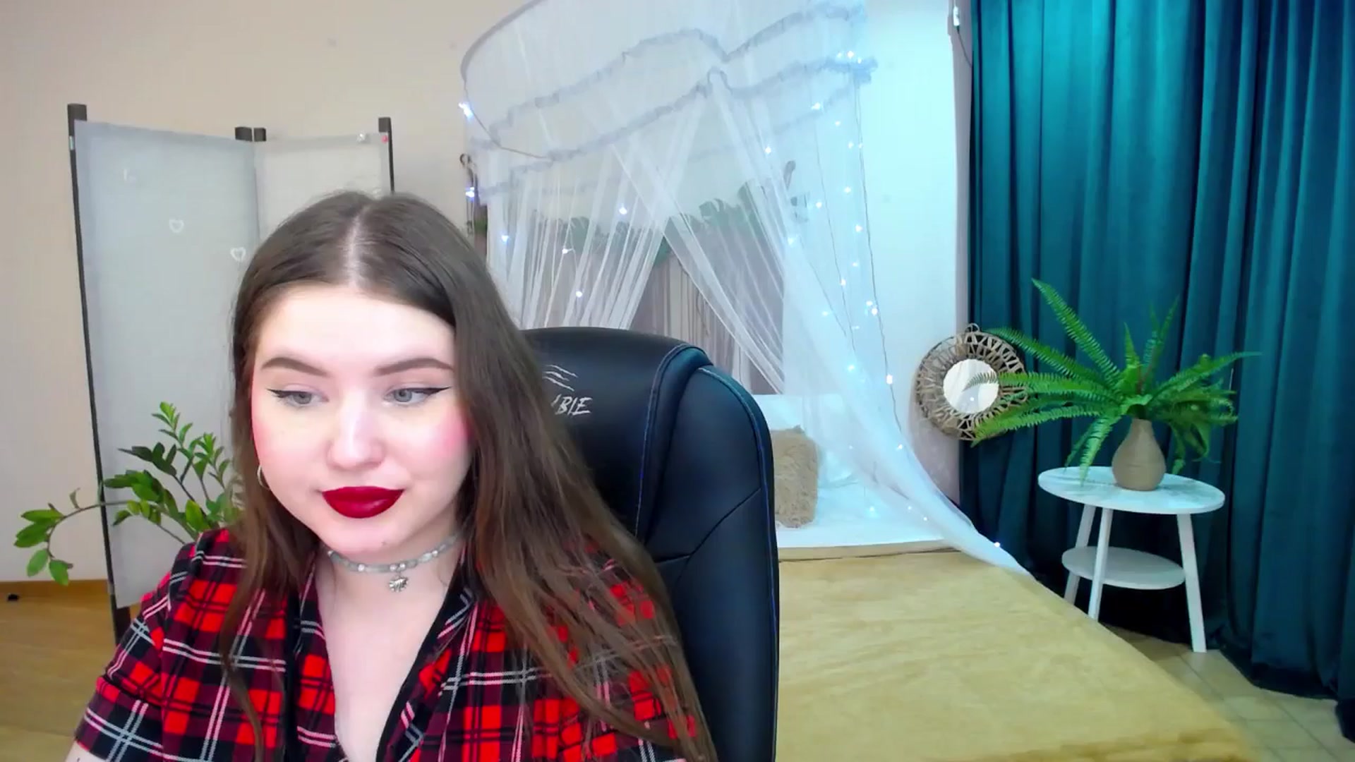Gallery image thumbnail from AdmireMyEyes's myfreecams stream on, 03/16/2025, 09:26 image 17 of 20