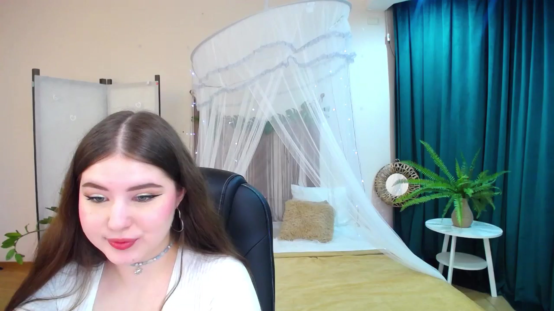 Gallery image thumbnail from AdmireMyEyes's myfreecams stream on, 03/17/2025, 19:42 image 12 of 20