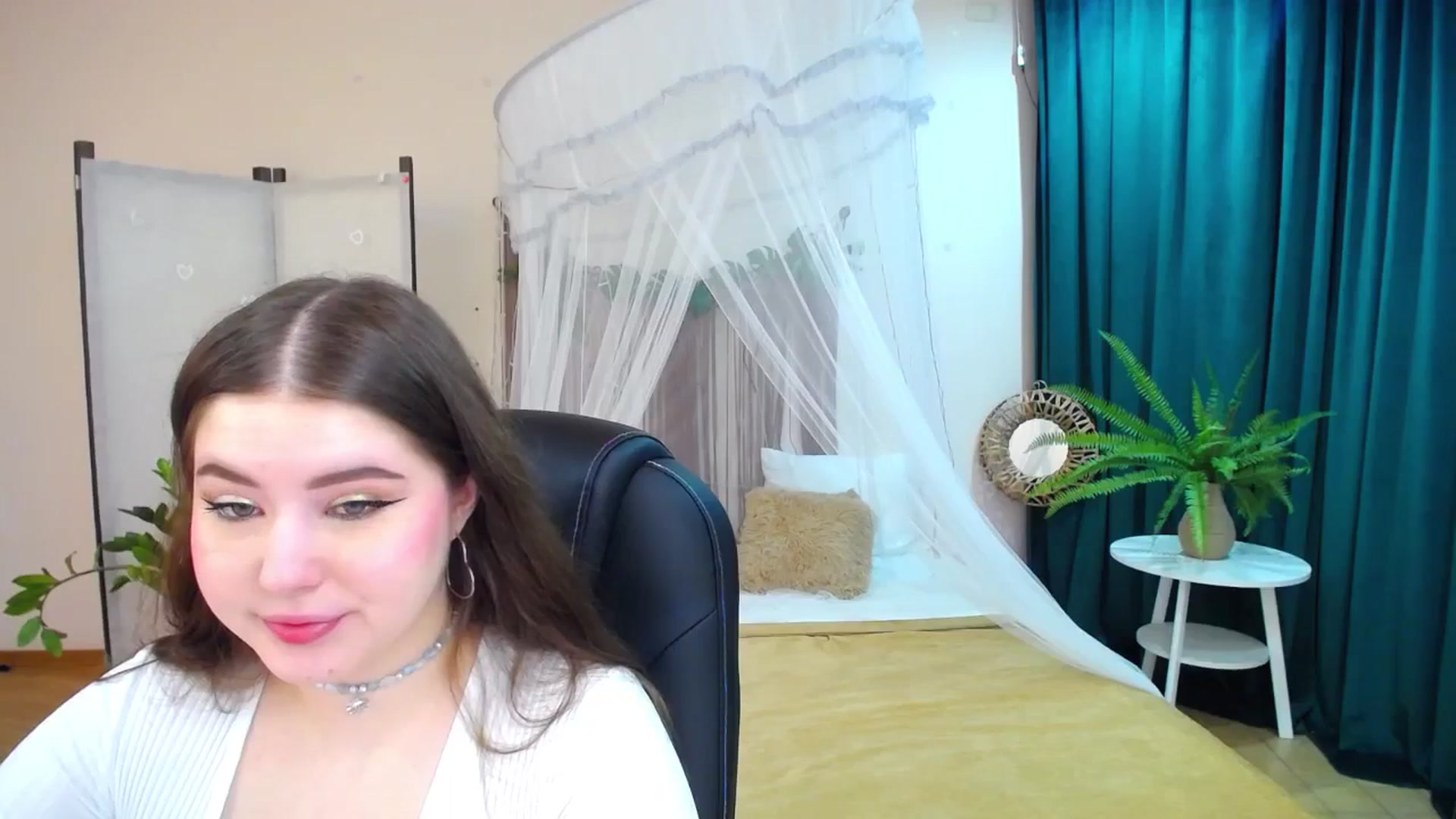 Gallery image thumbnail from AdmireMyEyes's myfreecams stream on, 03/17/2025, 19:42 image 2 of 20