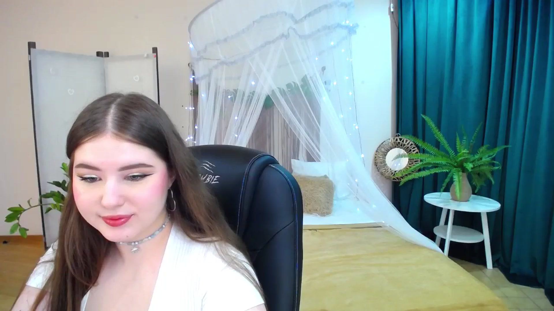 Gallery image thumbnail from AdmireMyEyes's myfreecams stream on, 03/17/2025, 19:42 image 15 of 20