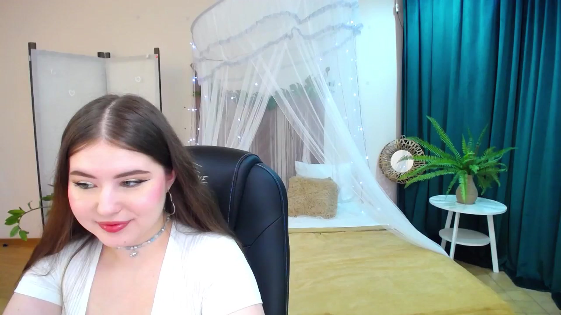 Gallery image thumbnail from AdmireMyEyes's myfreecams stream on, 03/17/2025, 19:42 image 16 of 20