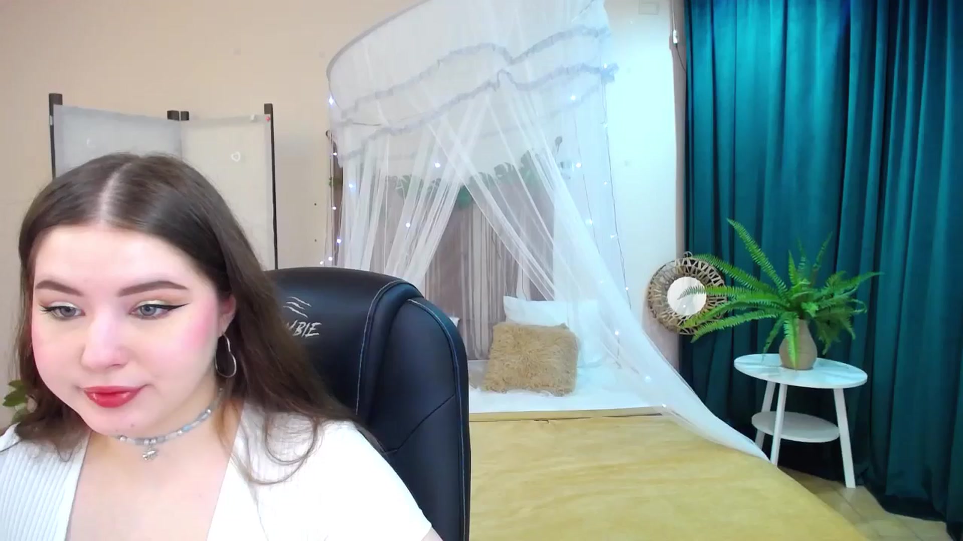 Gallery image thumbnail from AdmireMyEyes's myfreecams stream on, 03/17/2025, 19:42 image 3 of 20