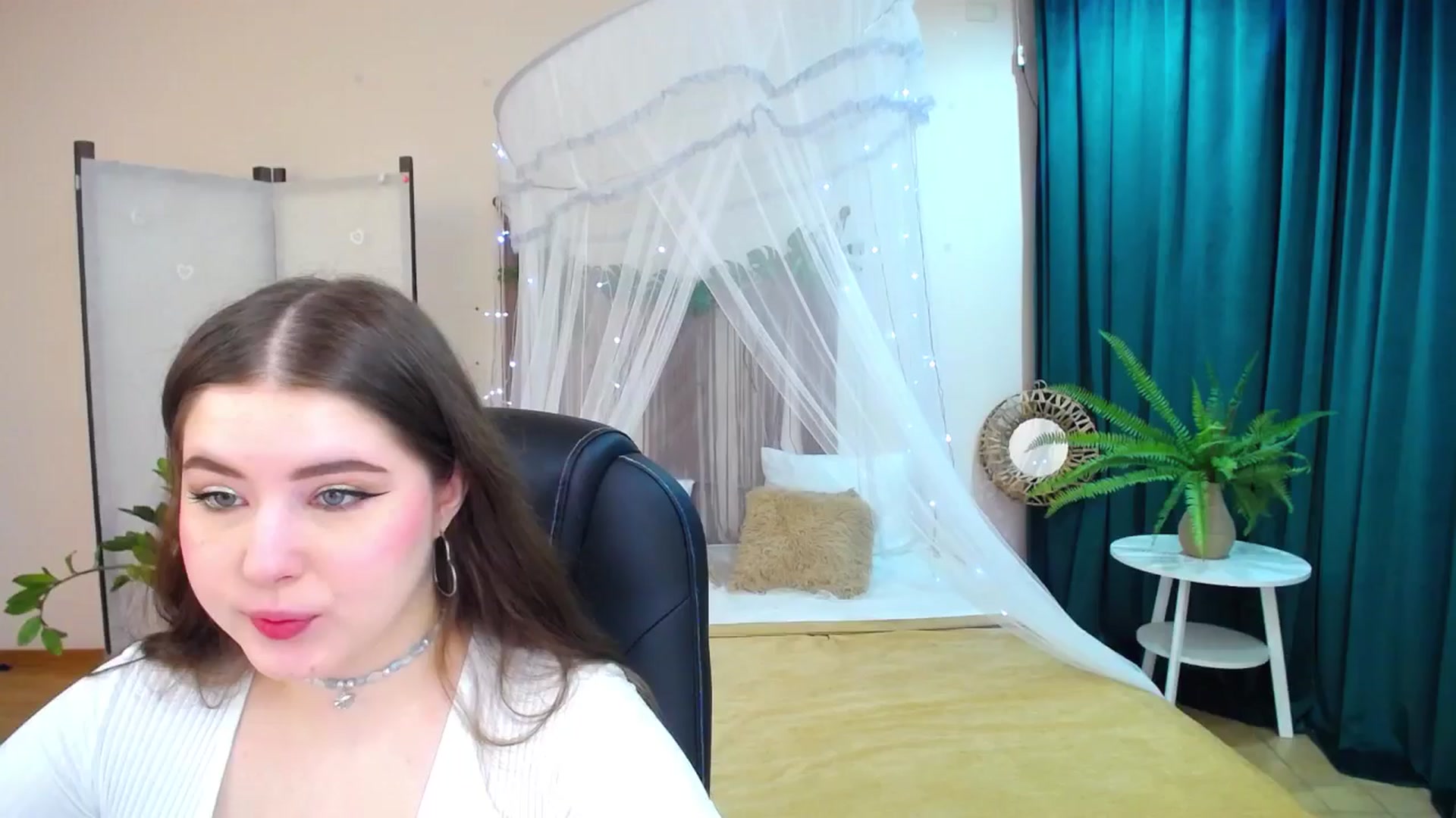 Gallery image thumbnail from AdmireMyEyes's myfreecams stream on, 03/17/2025, 19:42 image 1 of 20