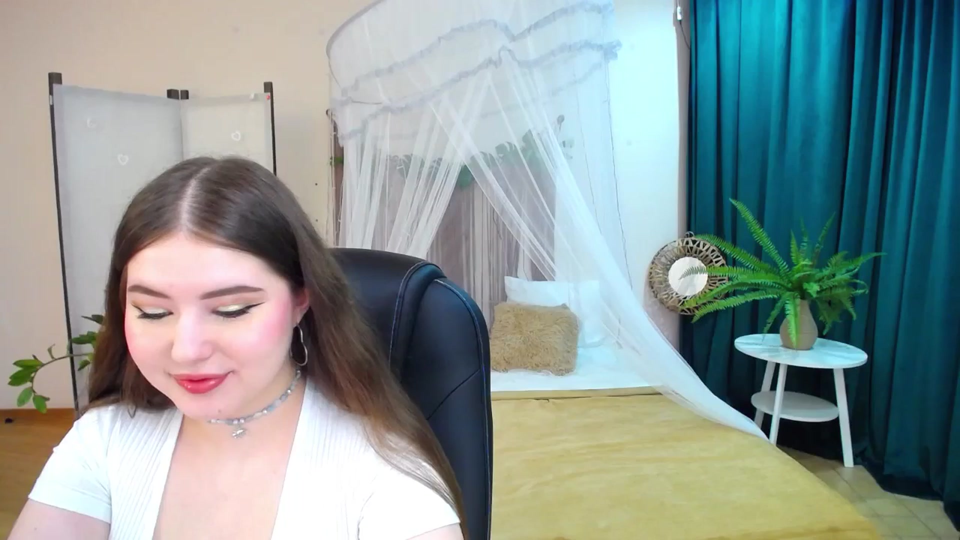 Gallery image thumbnail from AdmireMyEyes's myfreecams stream on, 03/17/2025, 19:42 image 14 of 20
